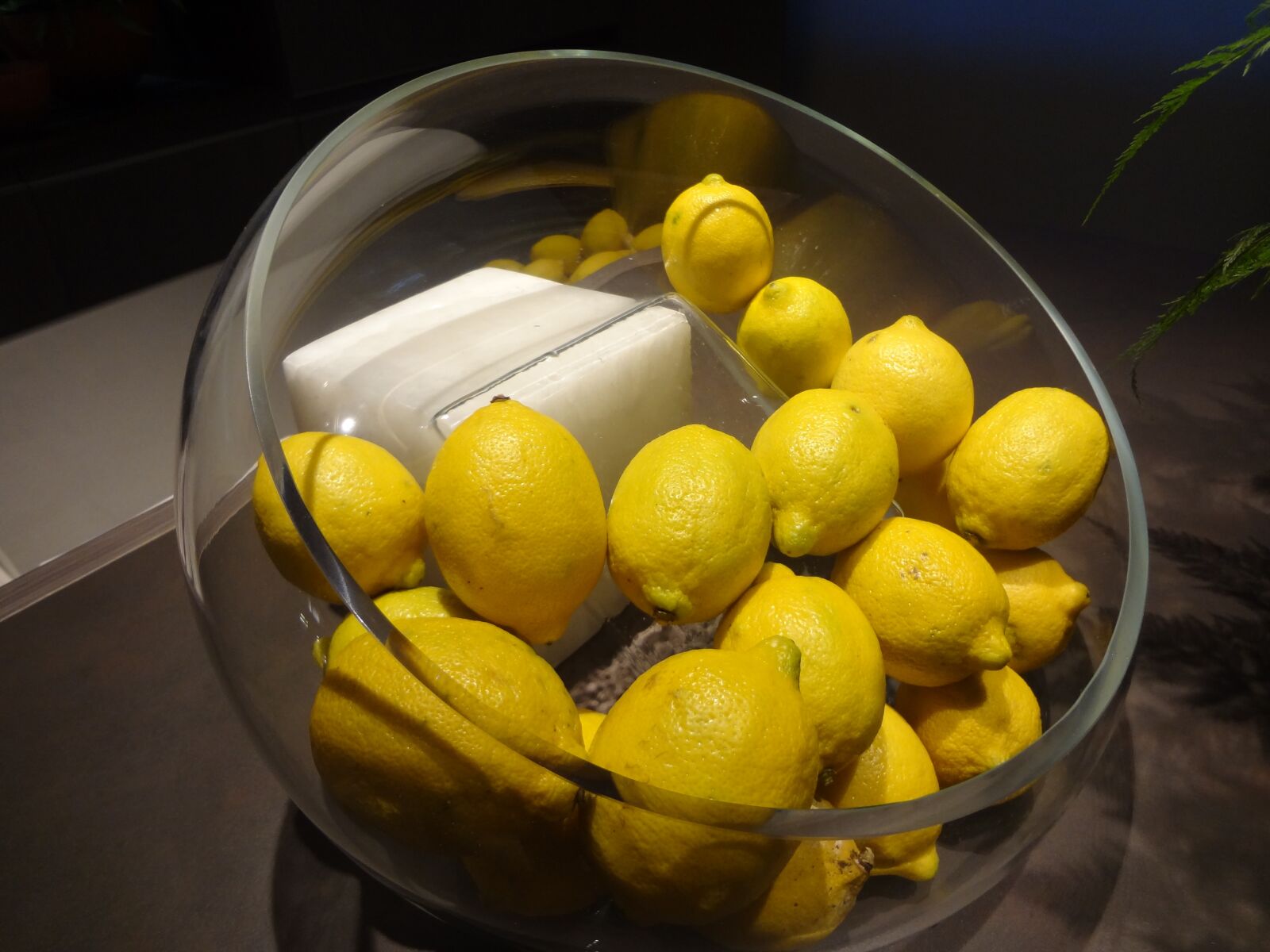 Sony DSC-WX9 sample photo. Lemon, citrus fruits, kitchen photography