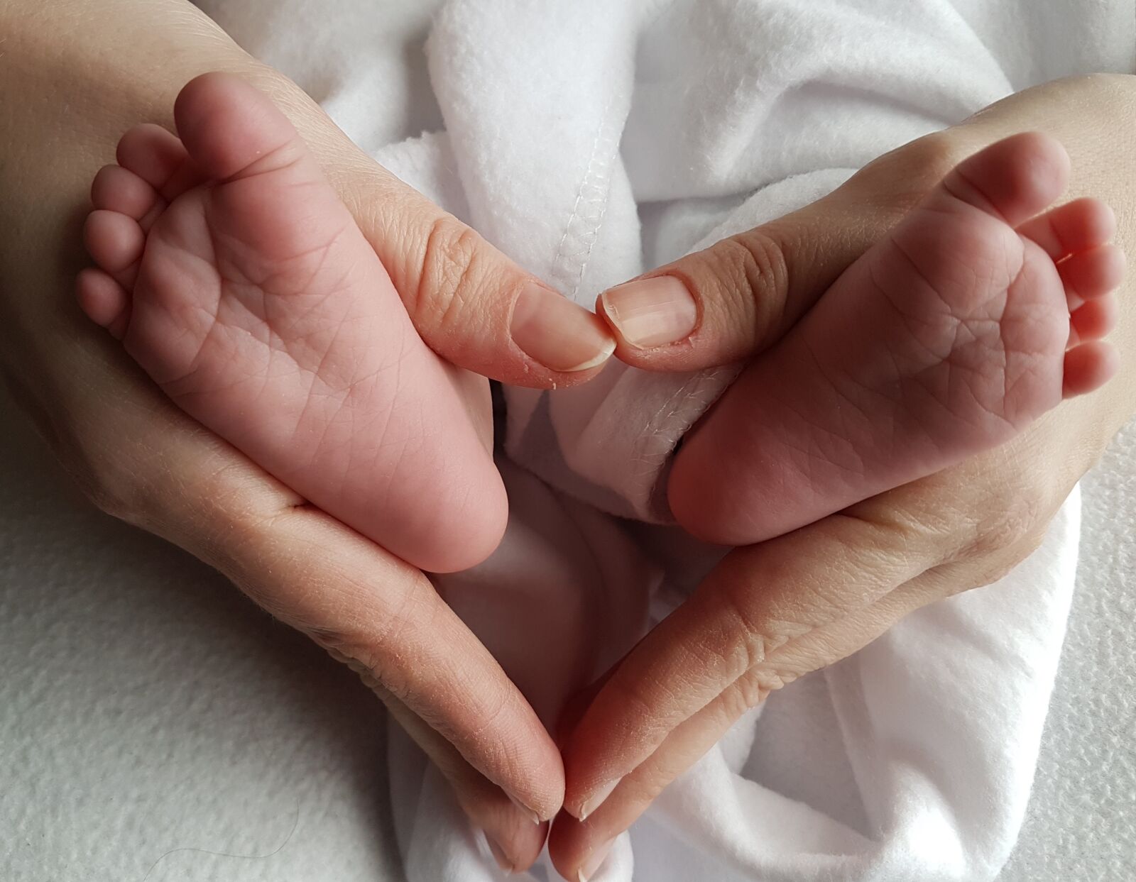 Samsung Galaxy S7 Edge sample photo. Feet, baby, heart photography