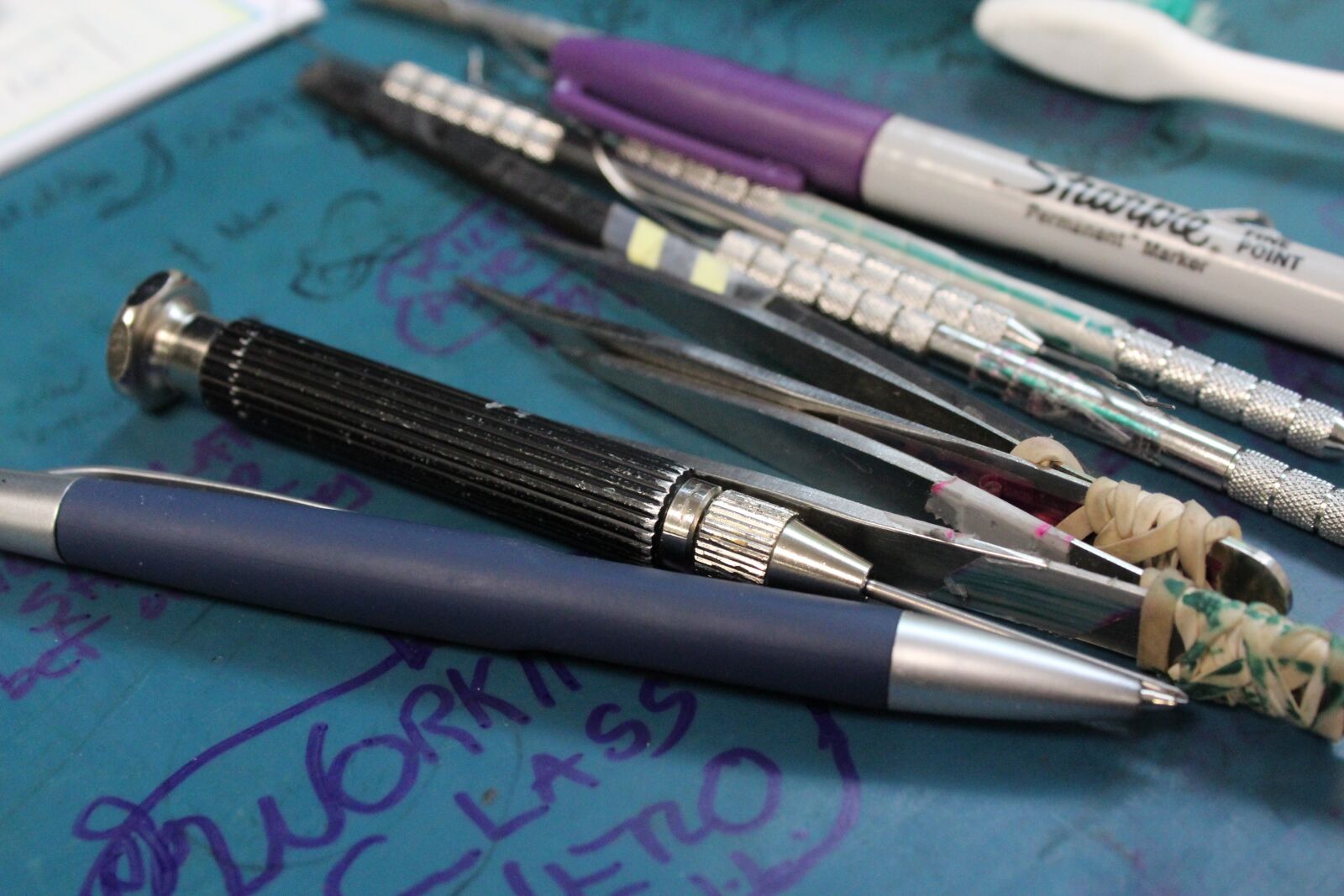 Canon EOS 600D (Rebel EOS T3i / EOS Kiss X5) sample photo. John's, tools, pens photography