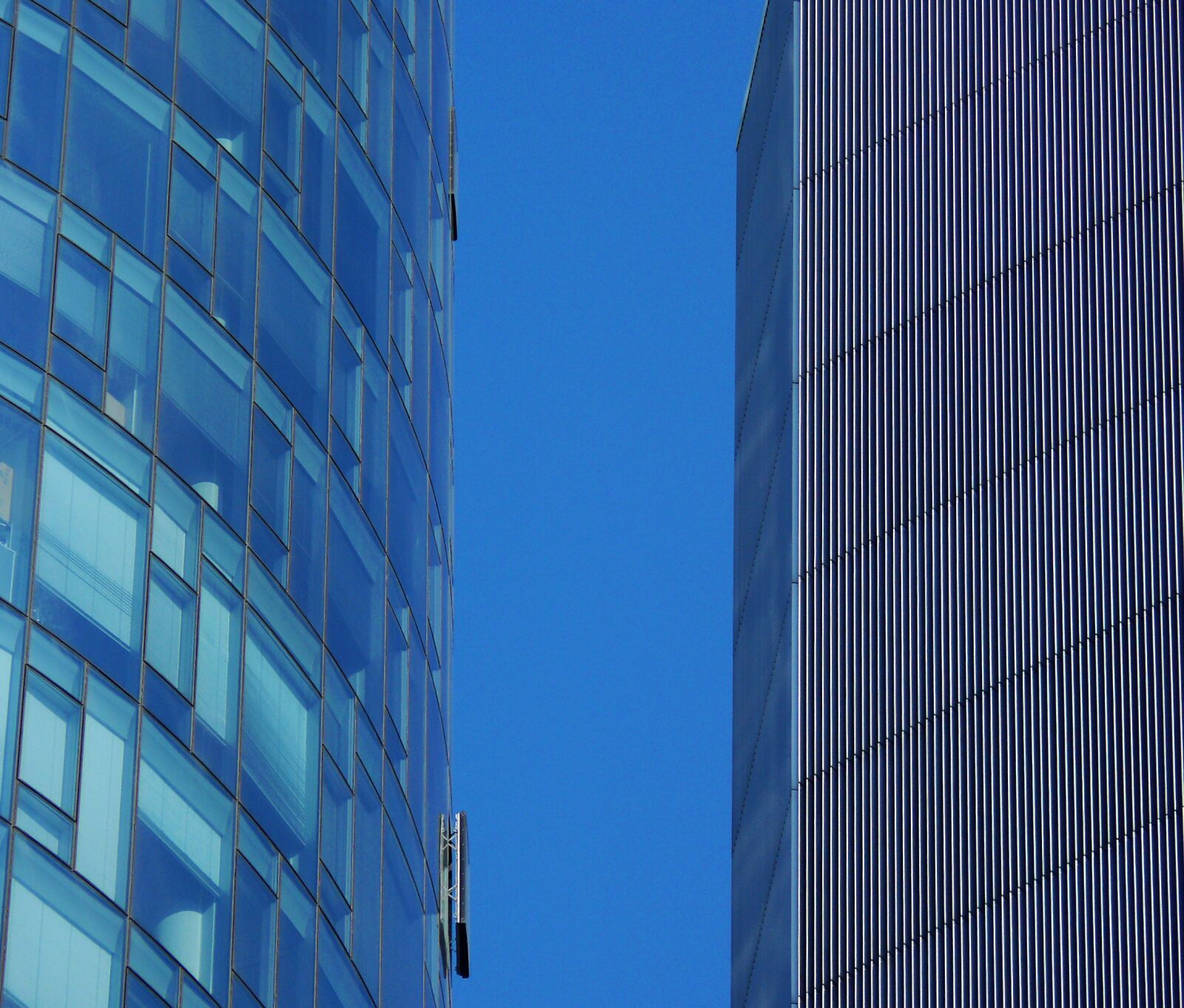 Leica V-LUX 1 sample photo. Facade, skyscraper, architecture photography