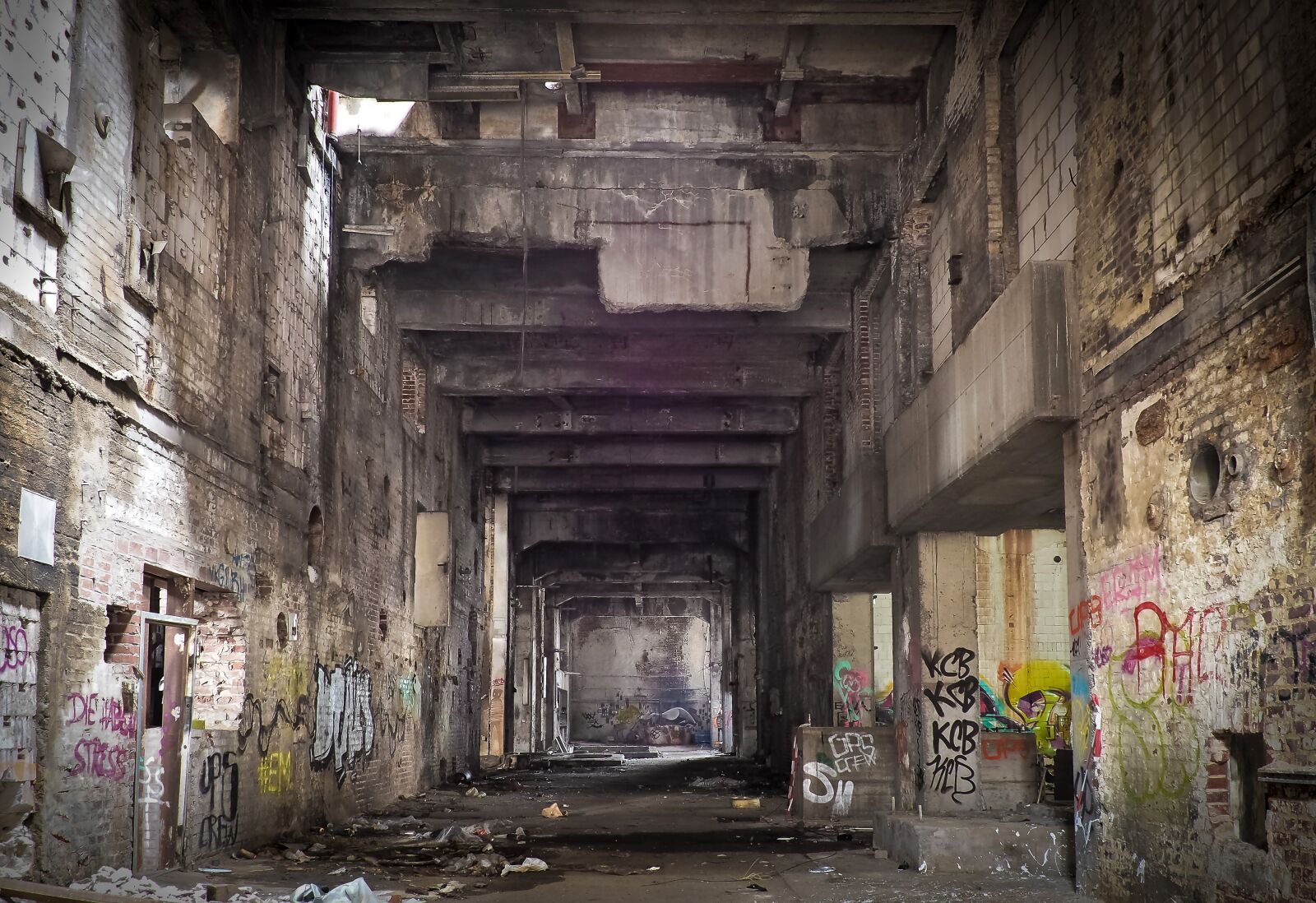 Olympus OM-D E-M10 sample photo. Lost places, rooms, abandoned photography