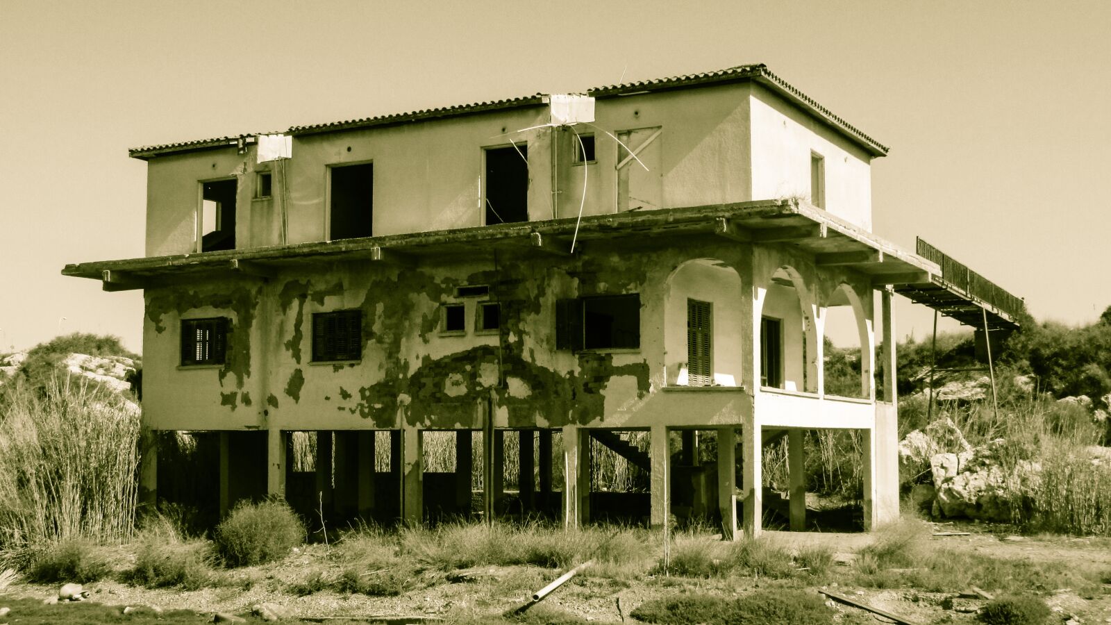 Canon PowerShot SX400 IS sample photo. House, destroyed, abandoned photography
