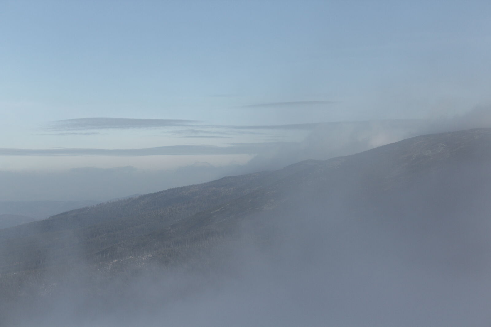 Canon EOS 1200D (EOS Rebel T5 / EOS Kiss X70 / EOS Hi) sample photo. Cloud, fog, foggy, landscape photography