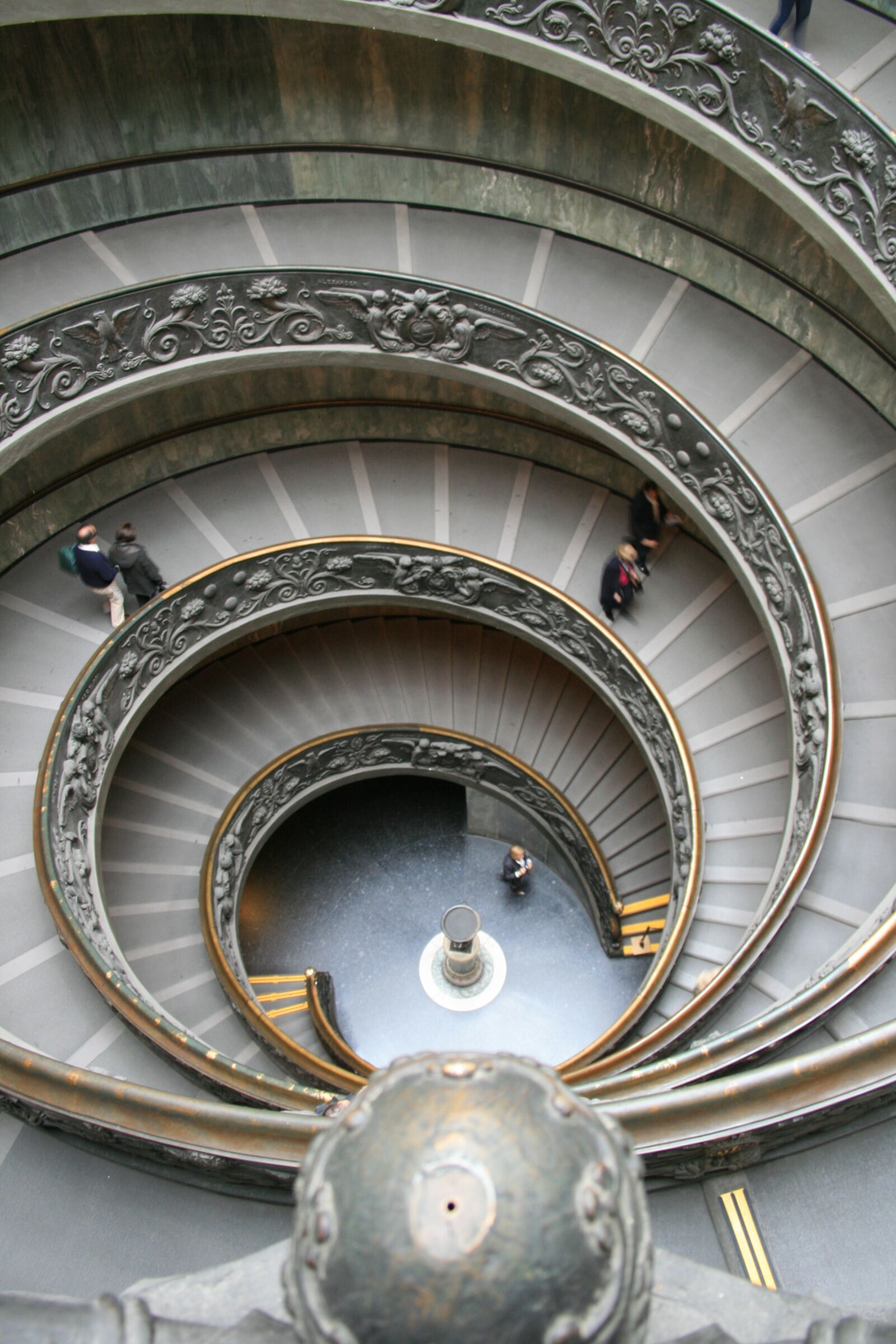 Canon EOS 400D (EOS Digital Rebel XTi / EOS Kiss Digital X) sample photo. Stair step, staircase, architecture photography