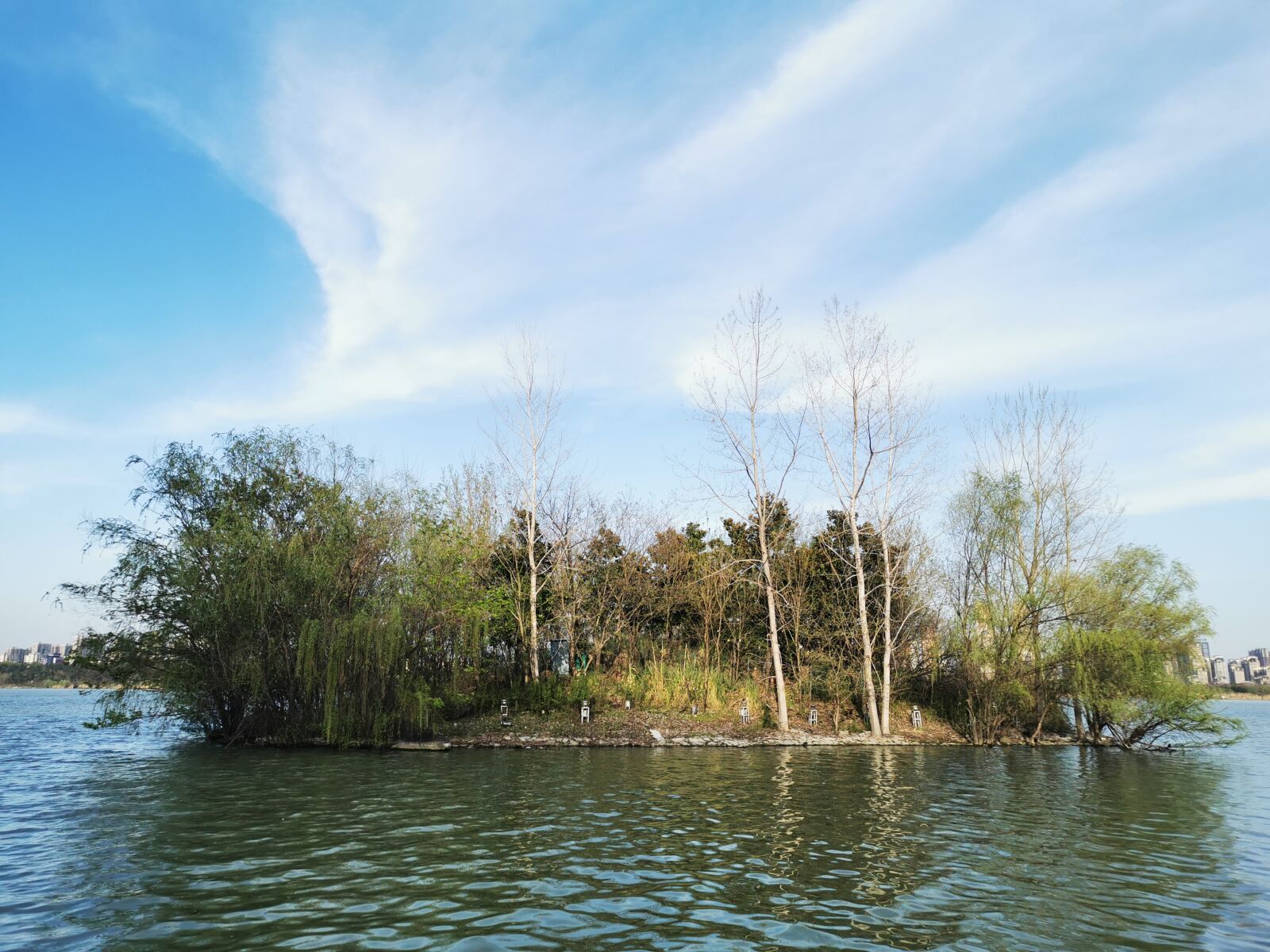HUAWEI P30 sample photo. White cloud, blue sky photography