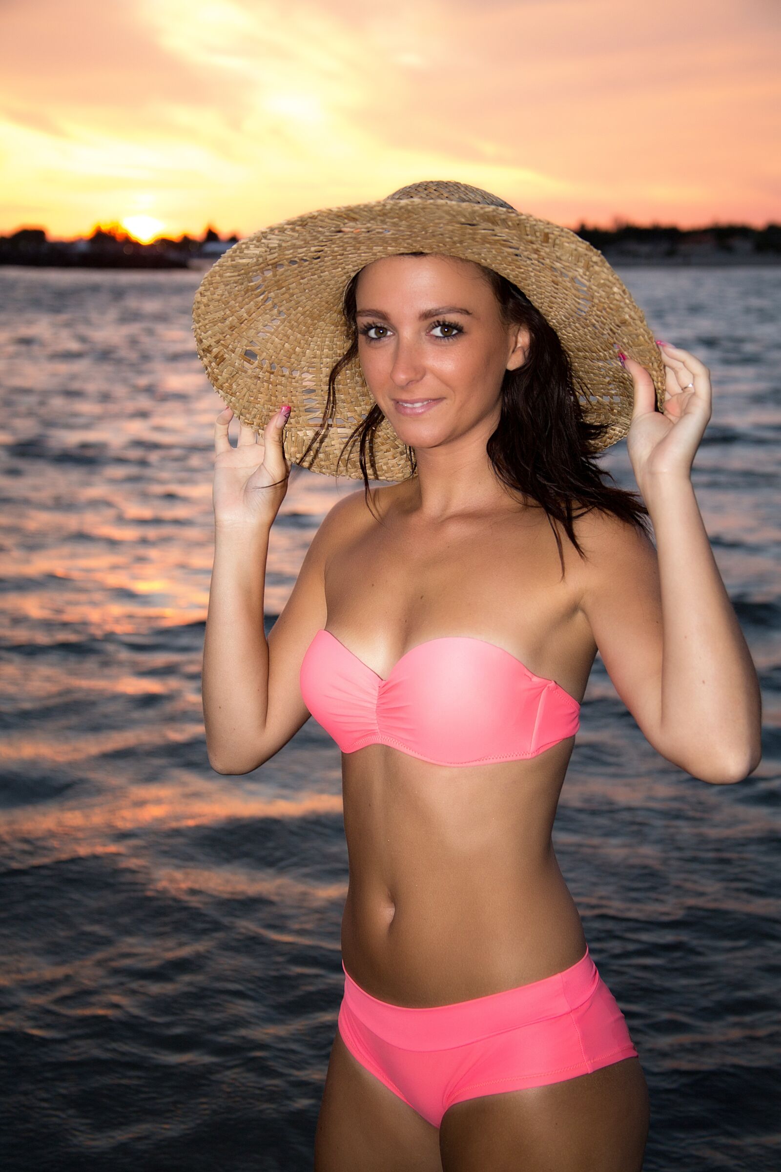 Canon EOS 5D Mark III sample photo. Women, beach, sunset photography