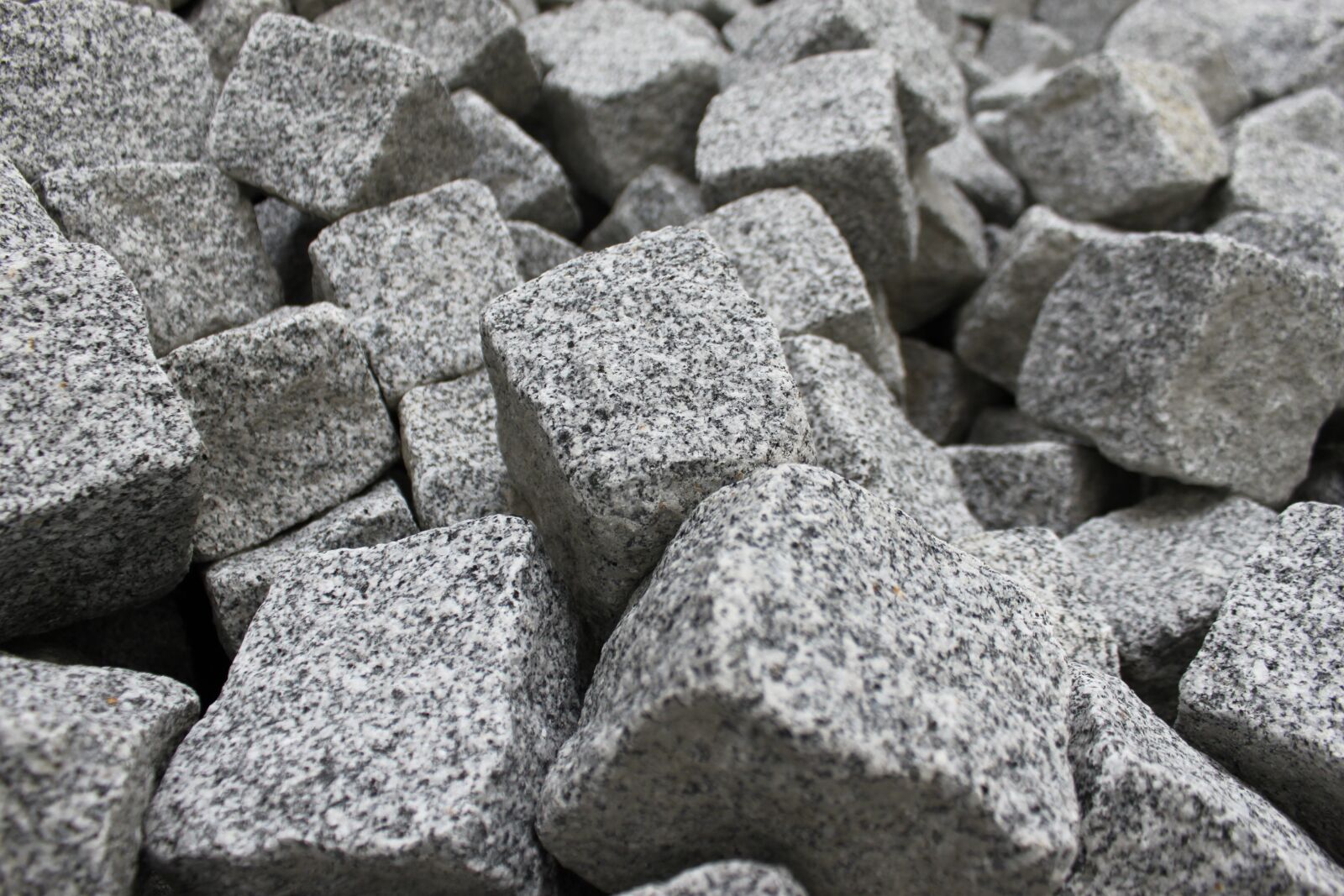 Canon EOS 500D (EOS Rebel T1i / EOS Kiss X3) sample photo. Granite, stones, texture photography