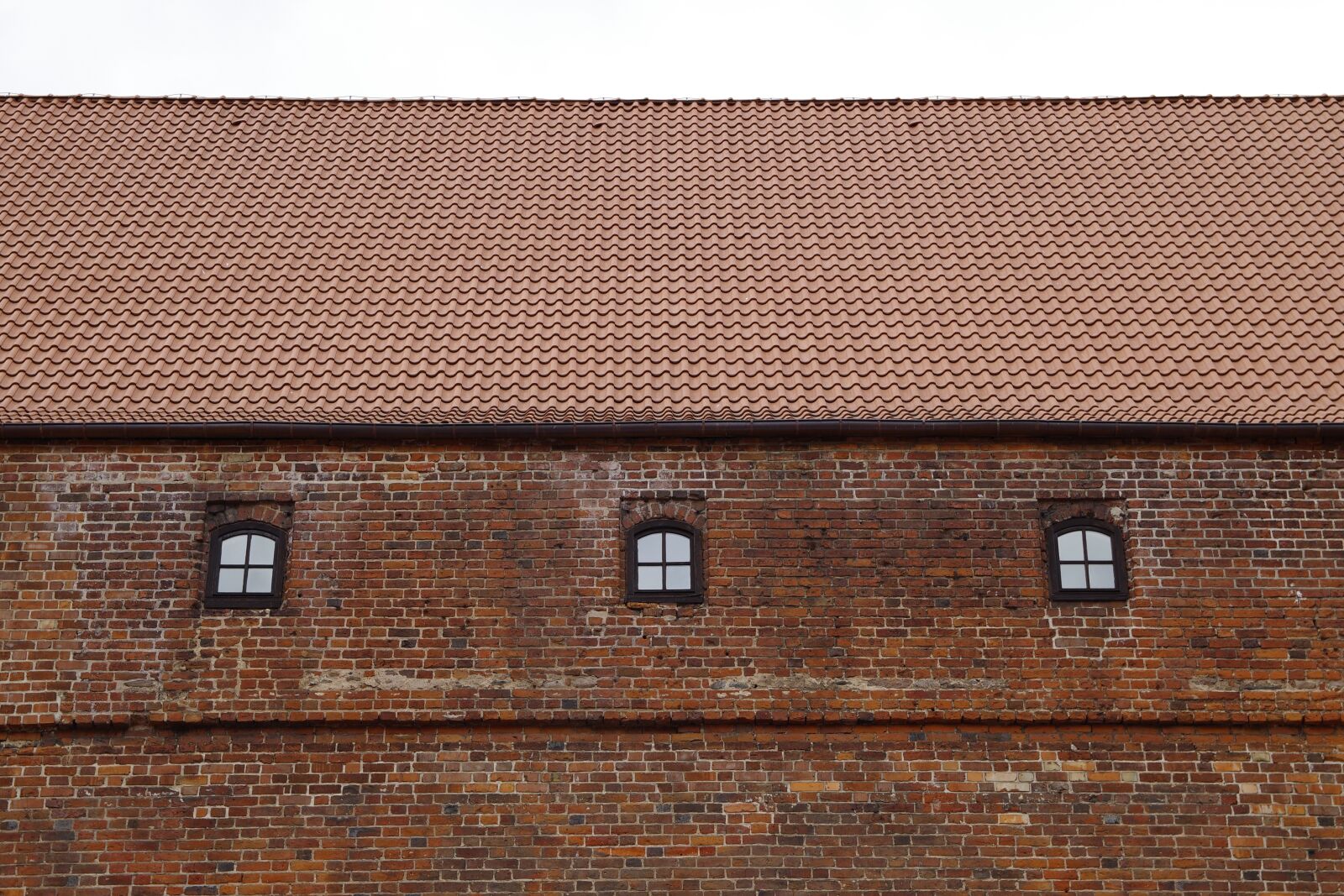Pentax K-S2 sample photo. Tiles, the window, lake photography