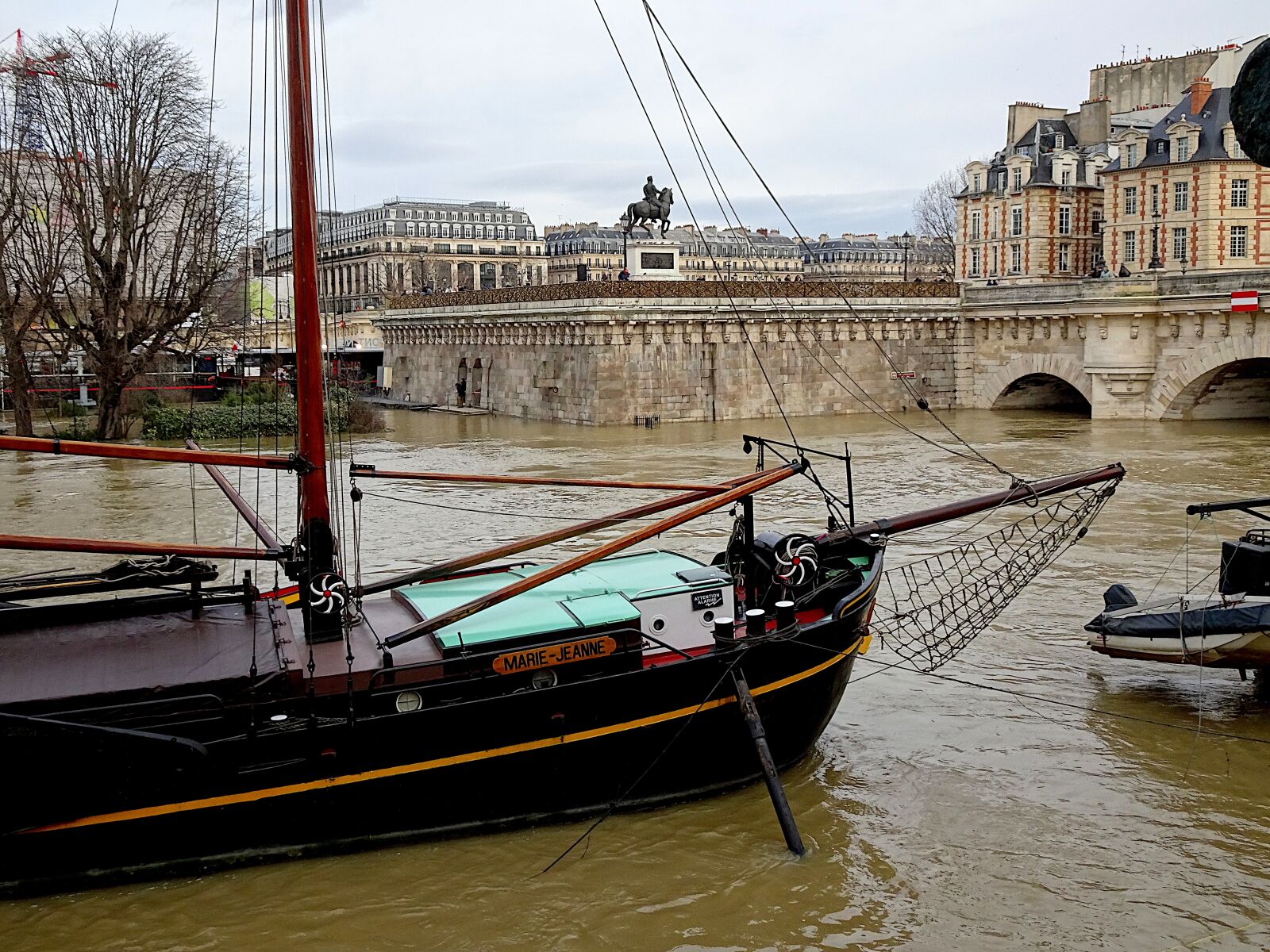 Sony Cyber-shot DSC-HX90V sample photo. Sailboat, boats, river photography