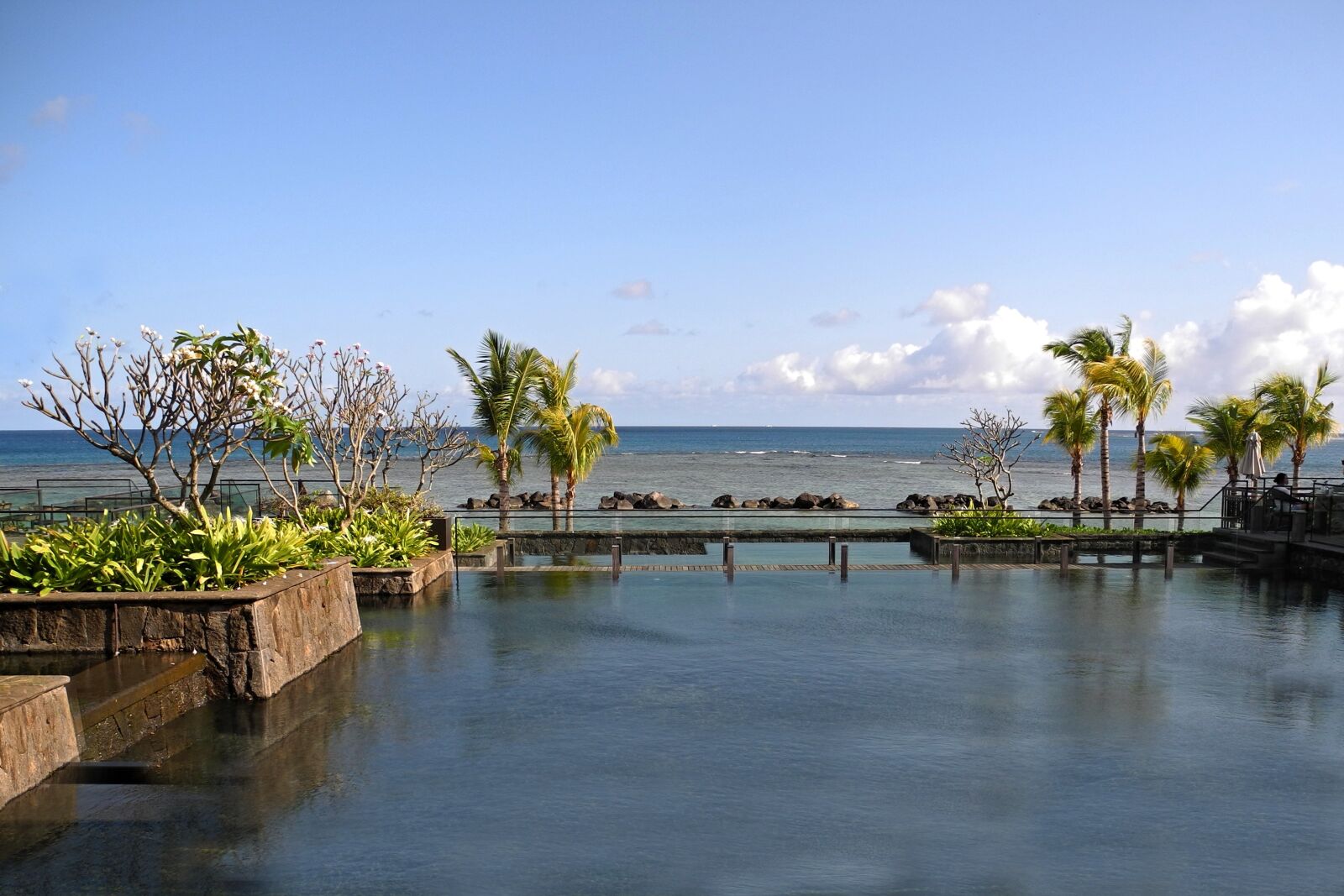 Nikon Coolpix P7100 sample photo. Swimming pool, ocean, mauritius photography