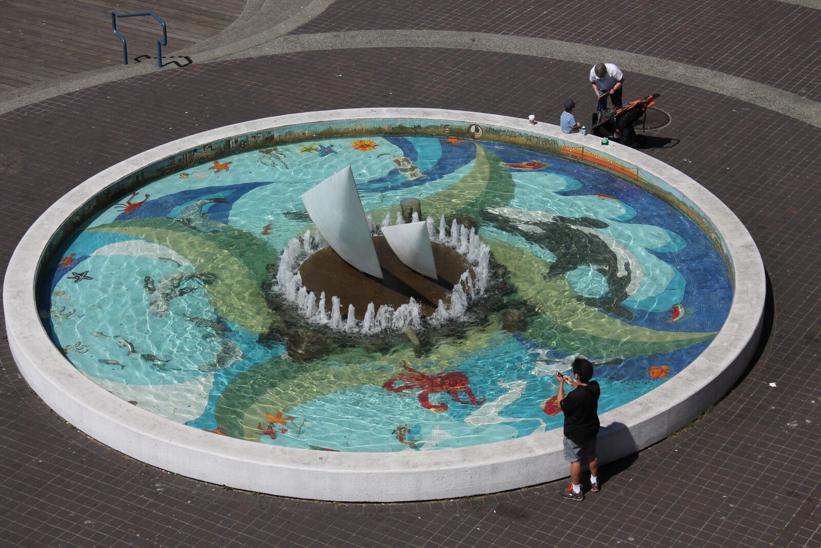 Canon EOS 1100D (EOS Rebel T3 / EOS Kiss X50) sample photo. Fountain, square, vancouver photography