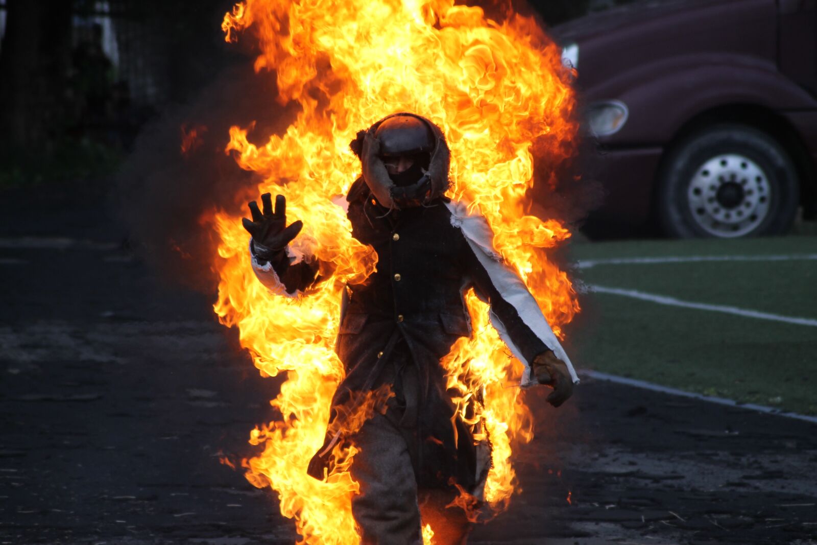 Canon EOS 1100D (EOS Rebel T3 / EOS Kiss X50) sample photo. Stuntman, man, trick photography