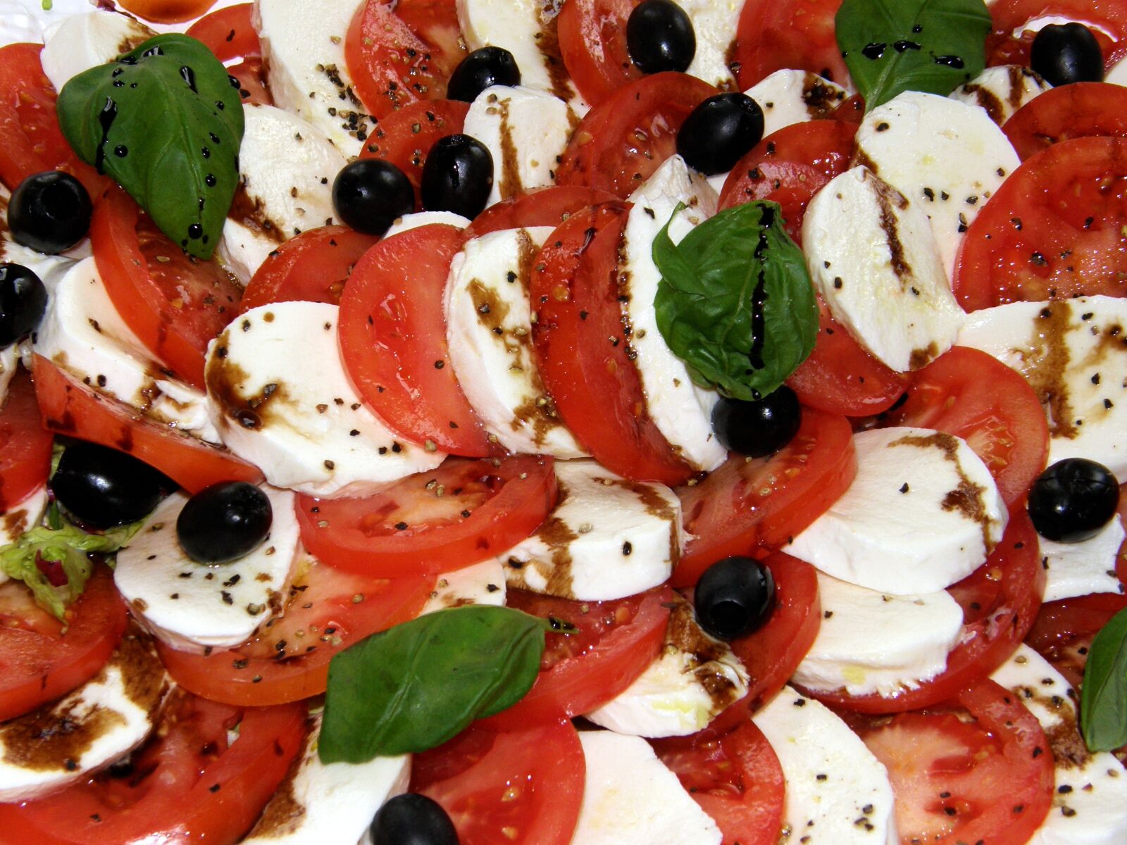 Olympus SP550UZ sample photo. Tomato, mozarella, olives photography