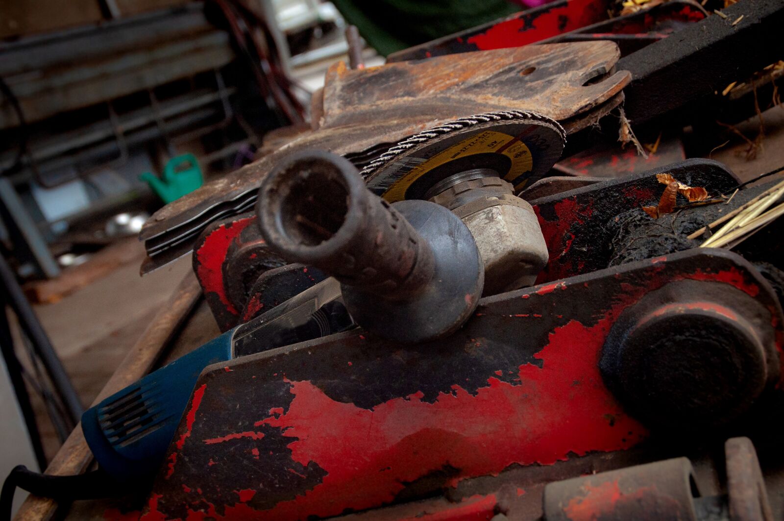 Nikon D5000 sample photo. Angle grinder, grinding, tool photography