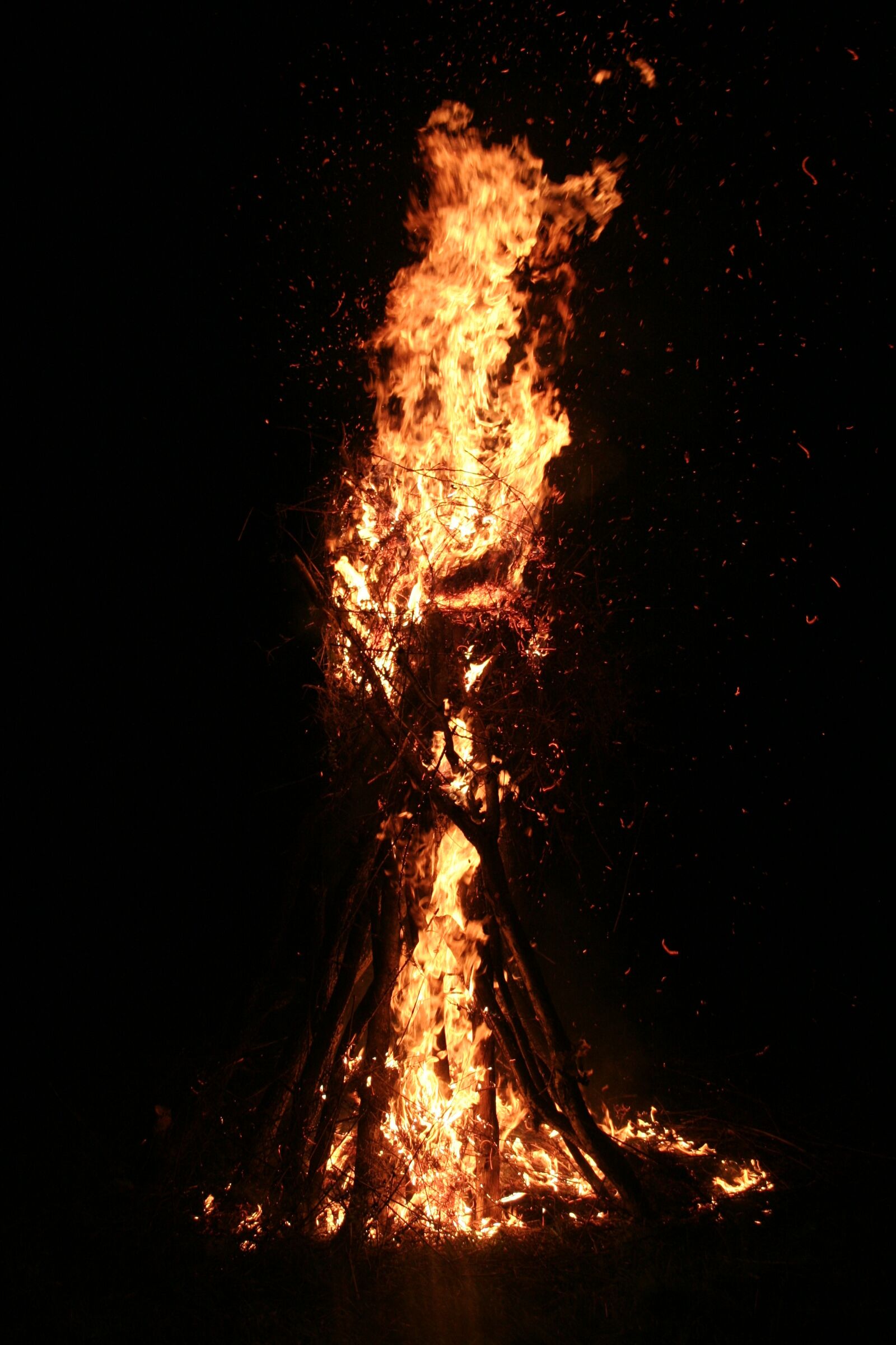 Canon EOS 350D (EOS Digital Rebel XT / EOS Kiss Digital N) sample photo. Fire, light, flame photography