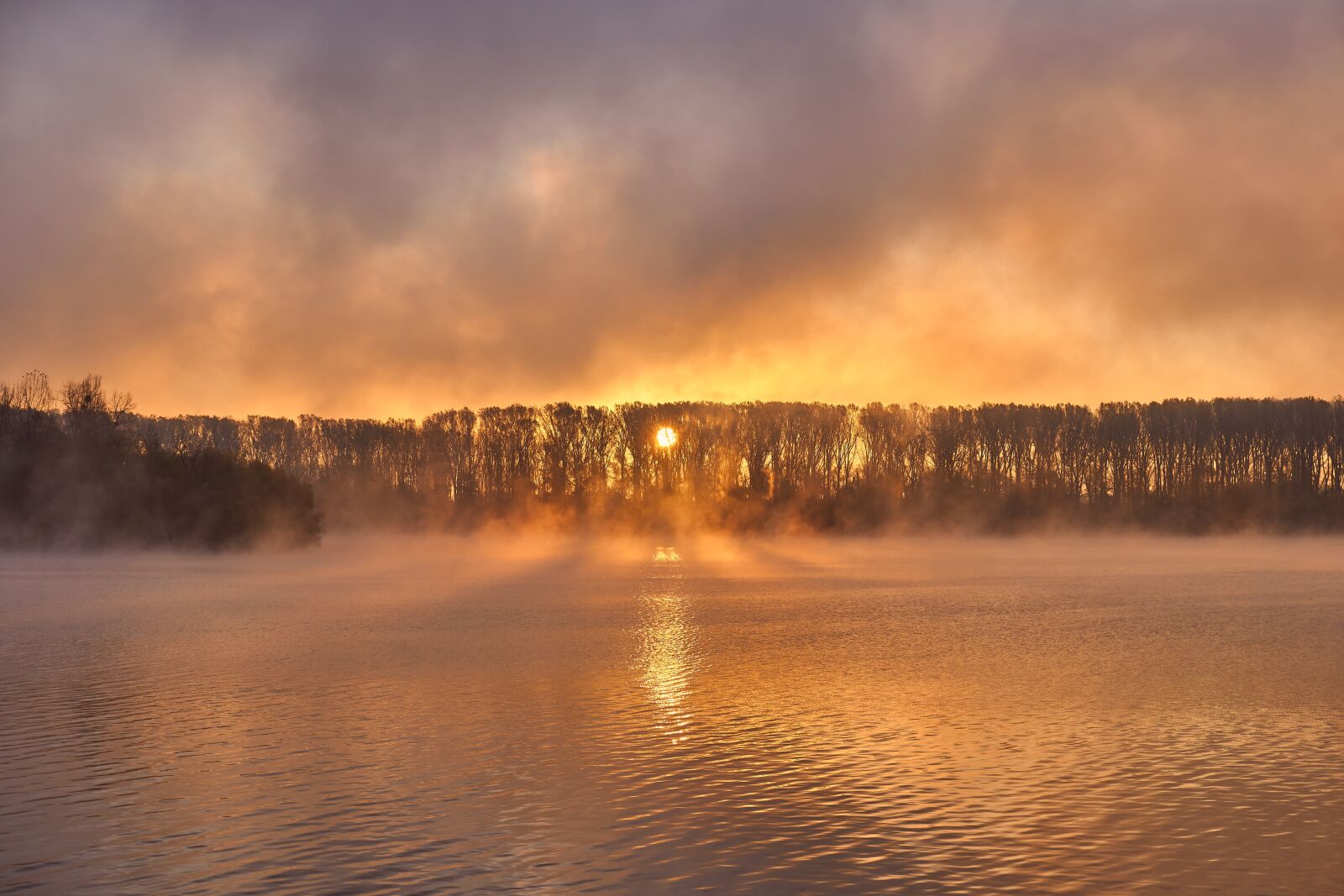 Sony a6400 sample photo. Sunrise, rays, mystical photography