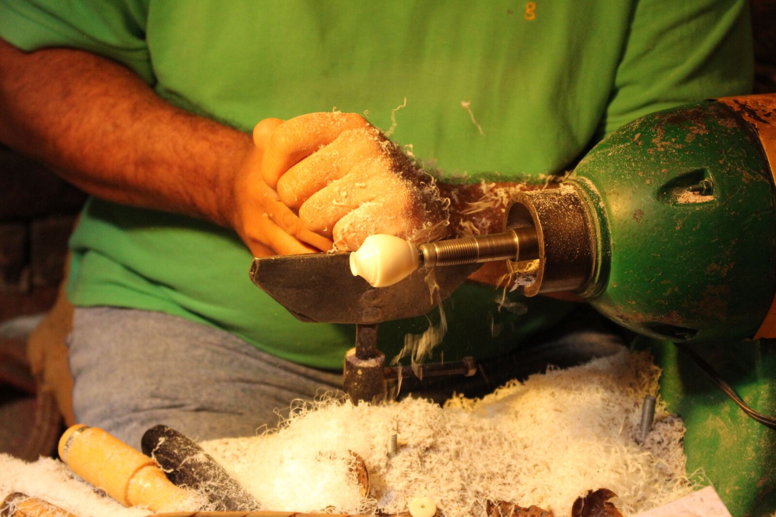 Canon EOS 100D (EOS Rebel SL1 / EOS Kiss X7) sample photo. Work, tagua, drill photography