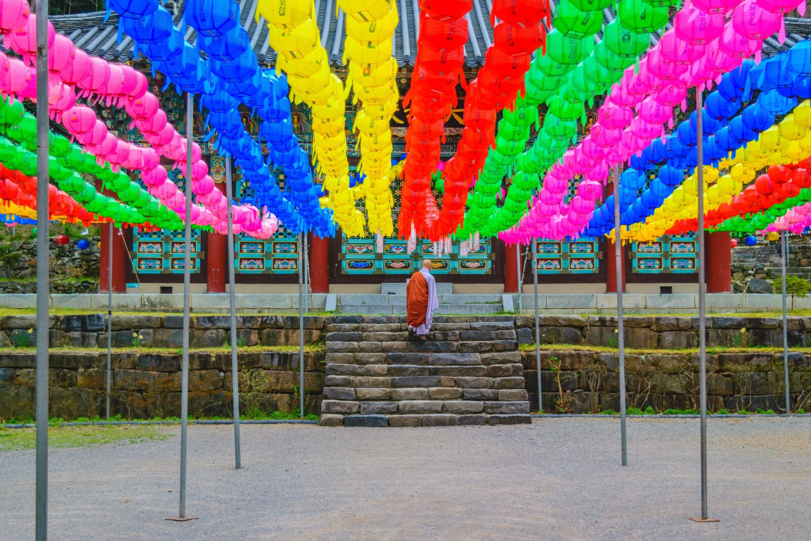 Nikon D5300 sample photo. Monk, buddha, lantern photography
