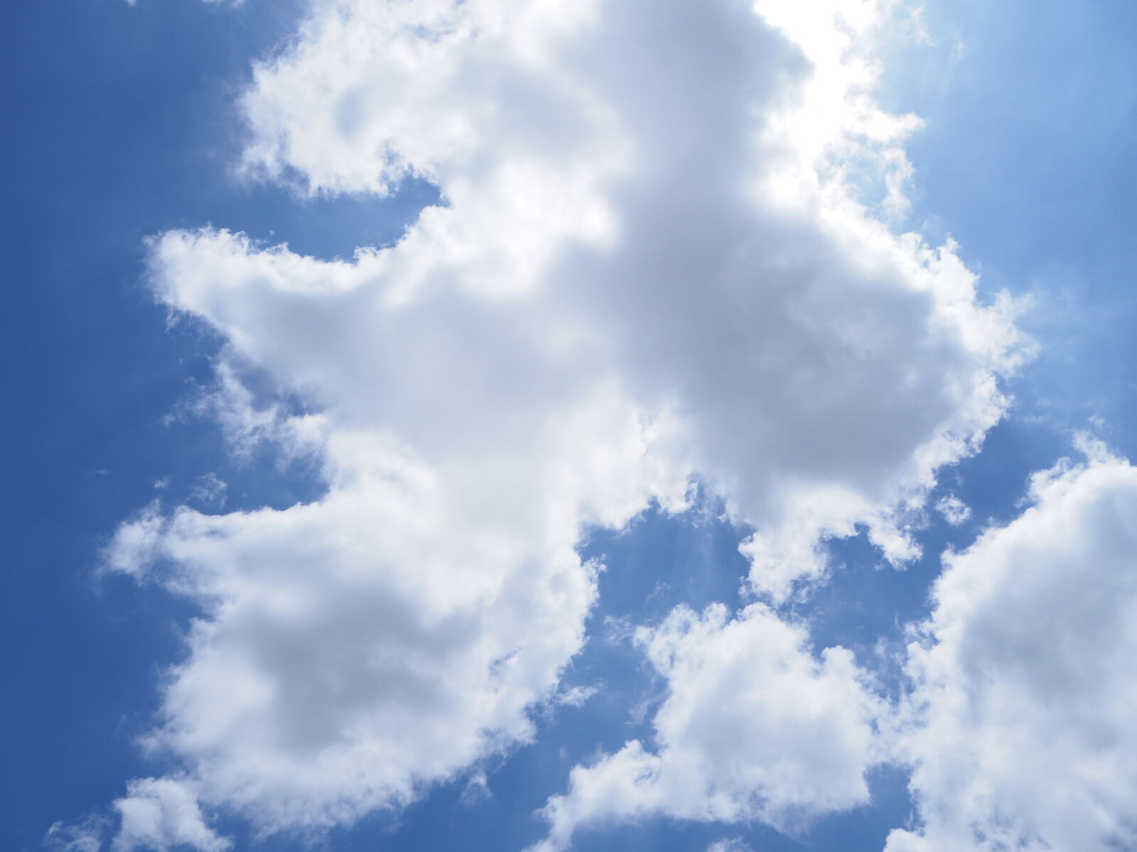 Olympus OM-D E-M10 II sample photo. Blue, blue, sky, clouds photography