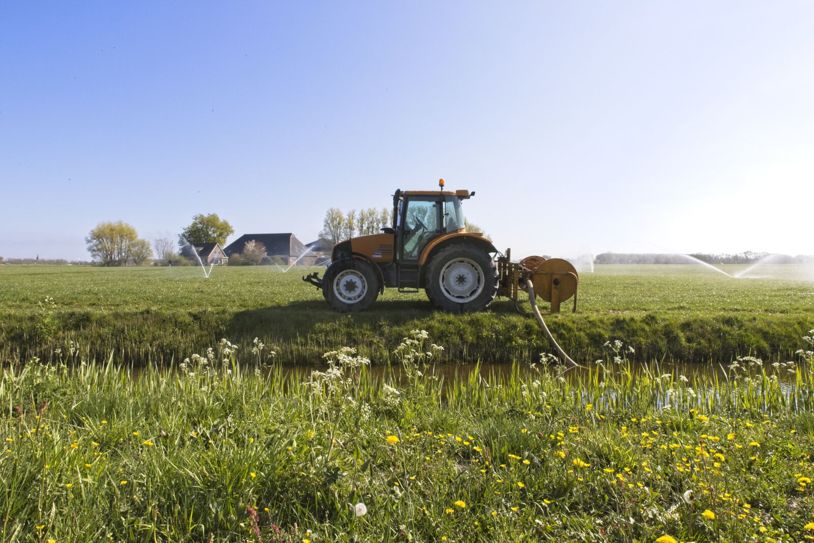 Canon EOS 6D Mark II sample photo. Tractor, water, agricultural vehicle photography