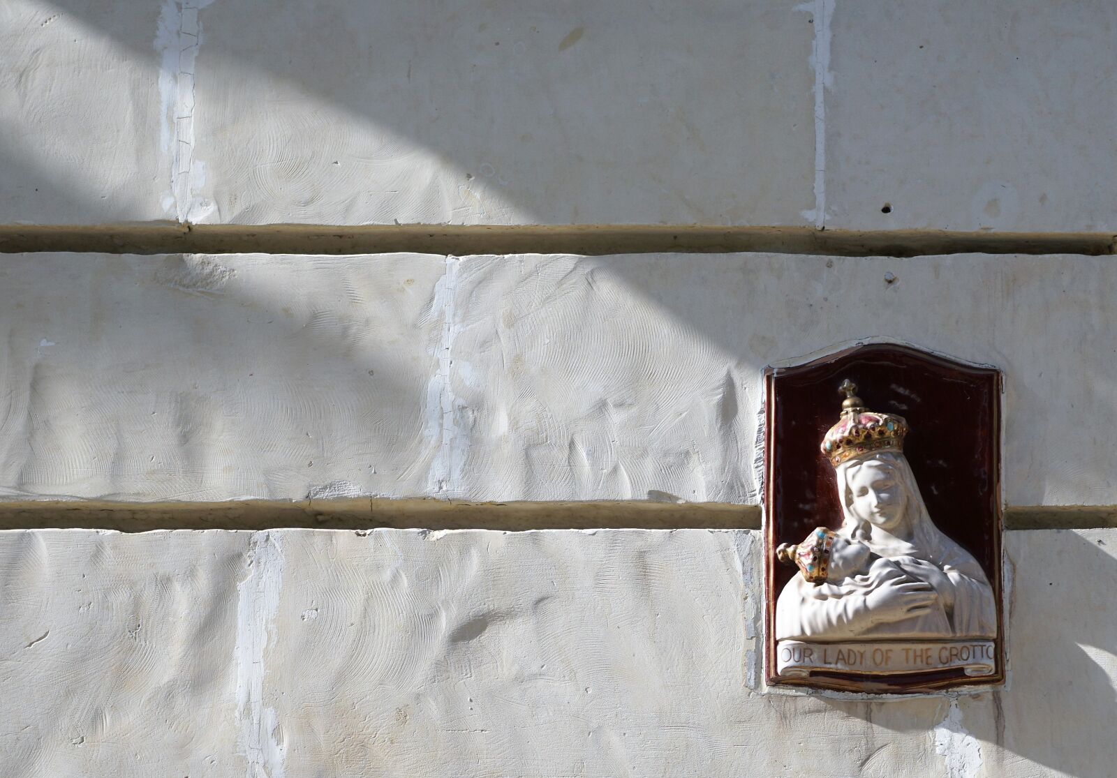 Sony ILCA-77M2 + Sony DT 16-50mm F2.8 SSM sample photo. Maria, sculpture, wall photography