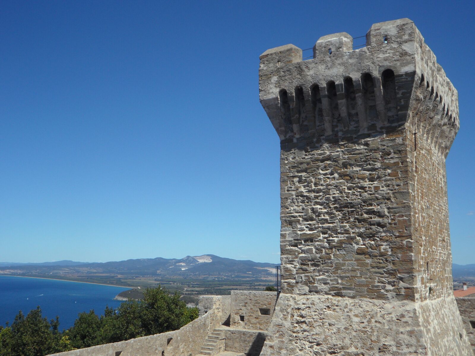Samsung VLUU WB210, SAMSUNG WB210 sample photo. Populonia, gulf of baratti photography