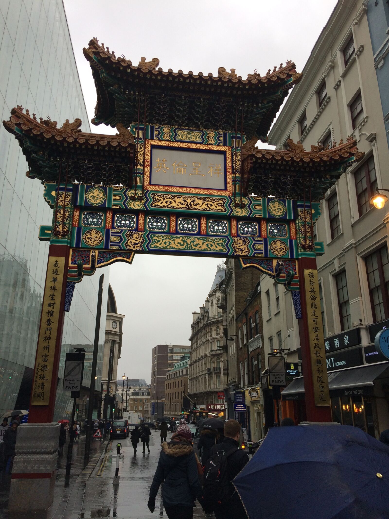 iPhone 5s back camera 4.15mm f/2.2 sample photo. China, chinatown, city, door photography