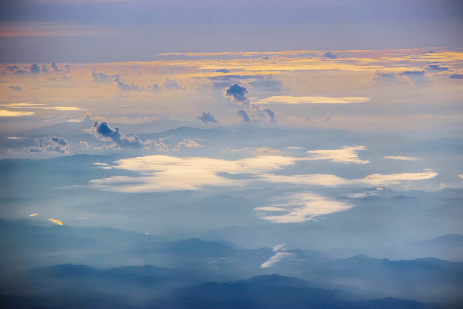 Canon EOS 600D (Rebel EOS T3i / EOS Kiss X5) sample photo. Clouds on the world photography