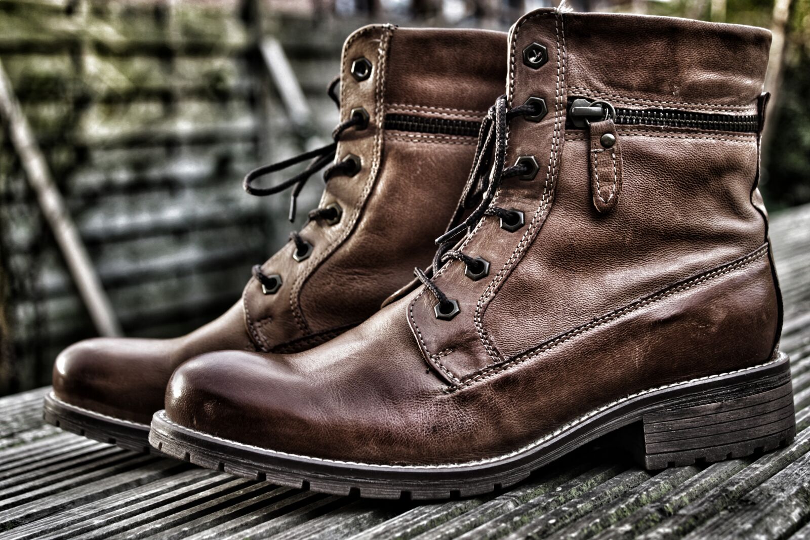 Canon EOS 2000D (EOS Rebel T7 / EOS Kiss X90 / EOS 1500D) sample photo. Winter boots, shoes, leather photography