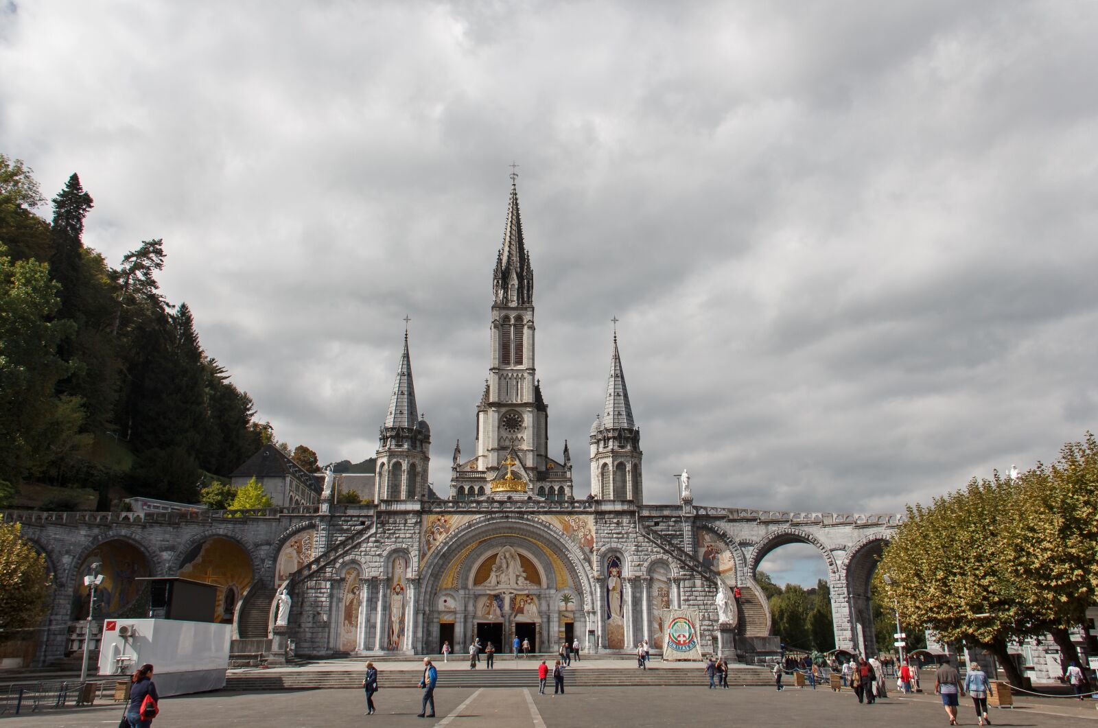 Canon EF-S 18-135mm F3.5-5.6 IS sample photo. Pilgrimage church, lourdes, france photography