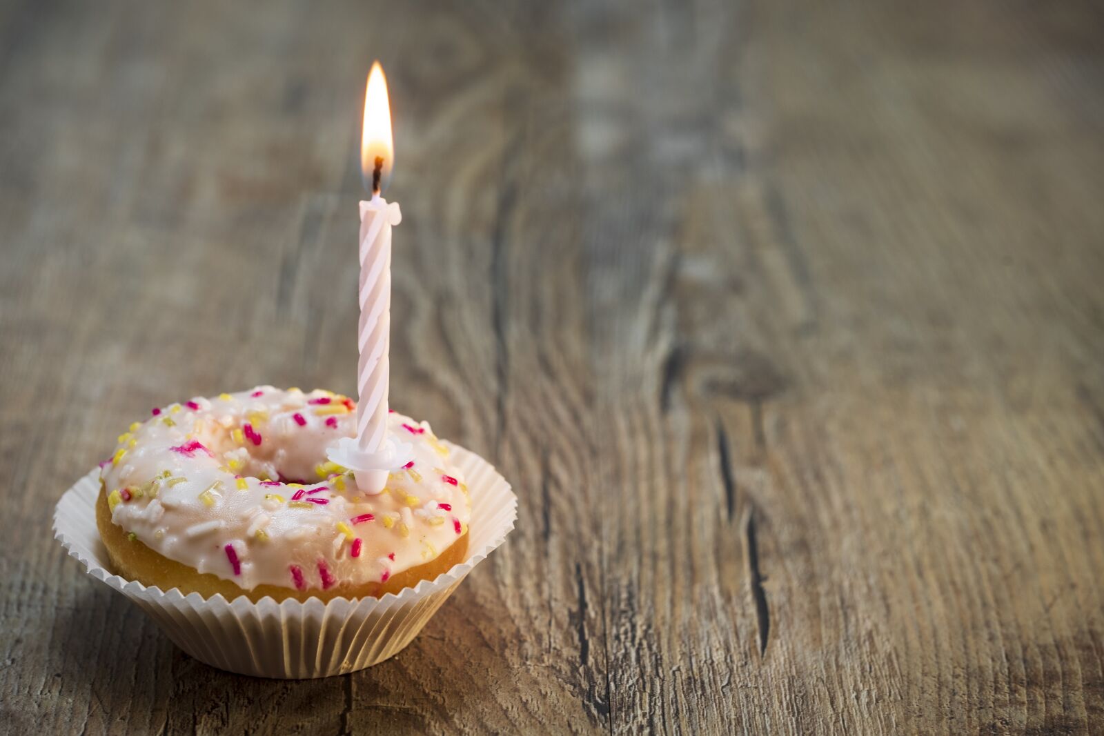Fujifilm X-T2 + Fujifilm XF 80mm F2.8 R LM OIS WR Macro sample photo. Donut, cake, birthday photography