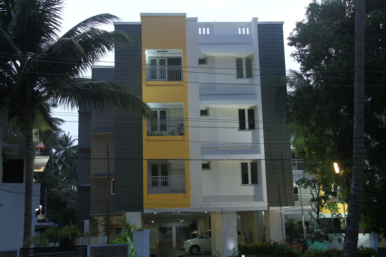 Canon EOS 7D + Canon EF-S 18-135mm F3.5-5.6 IS sample photo. Flats in guruvayur, apartments photography