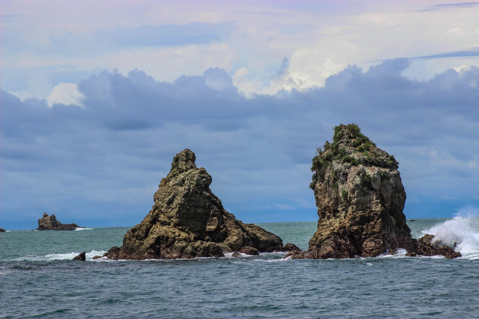 Canon EOS 600D (Rebel EOS T3i / EOS Kiss X5) sample photo. Ocean, sea, rock photography