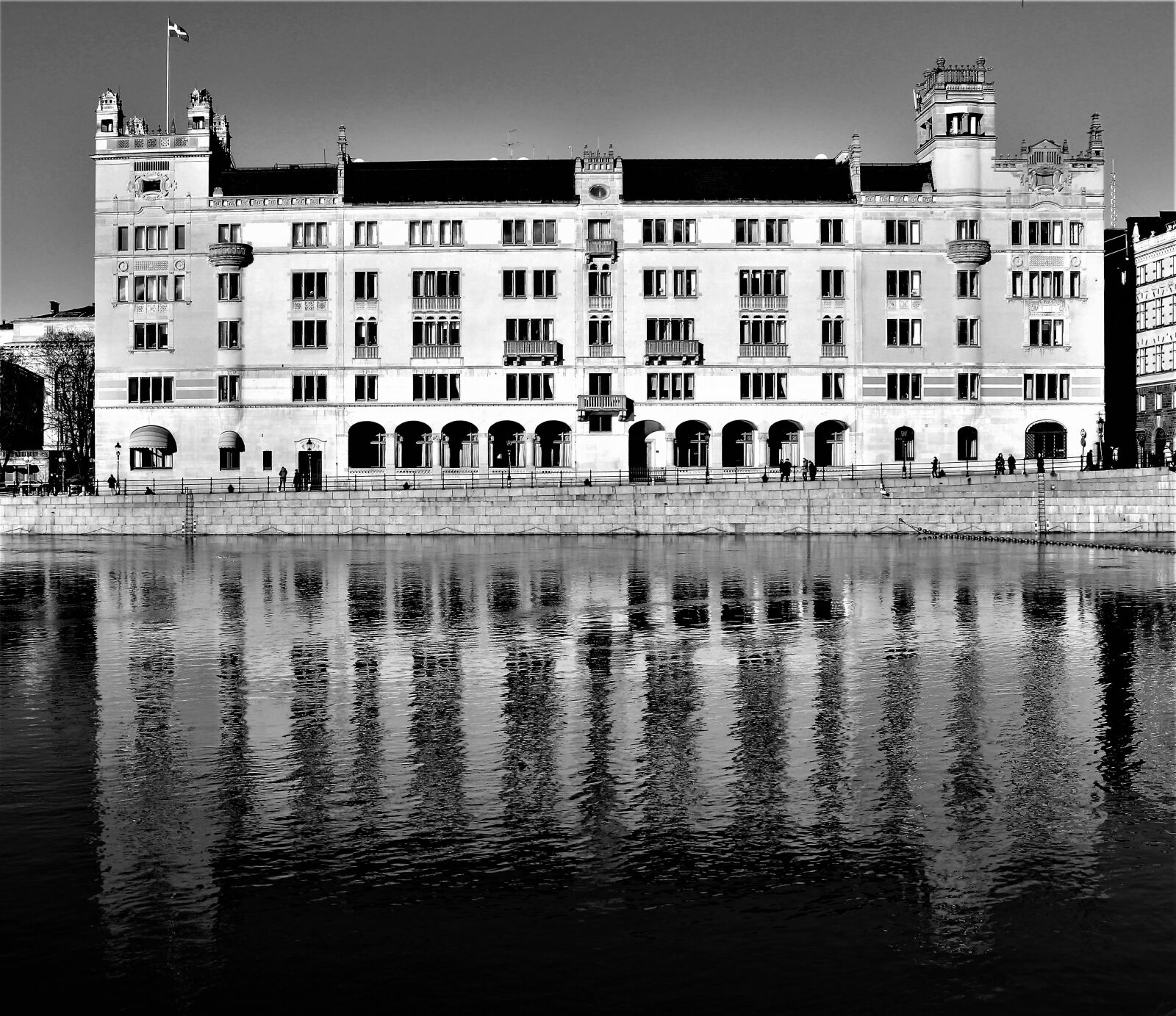 Canon EOS 700D (EOS Rebel T5i / EOS Kiss X7i) sample photo. Architecture, water, building photography