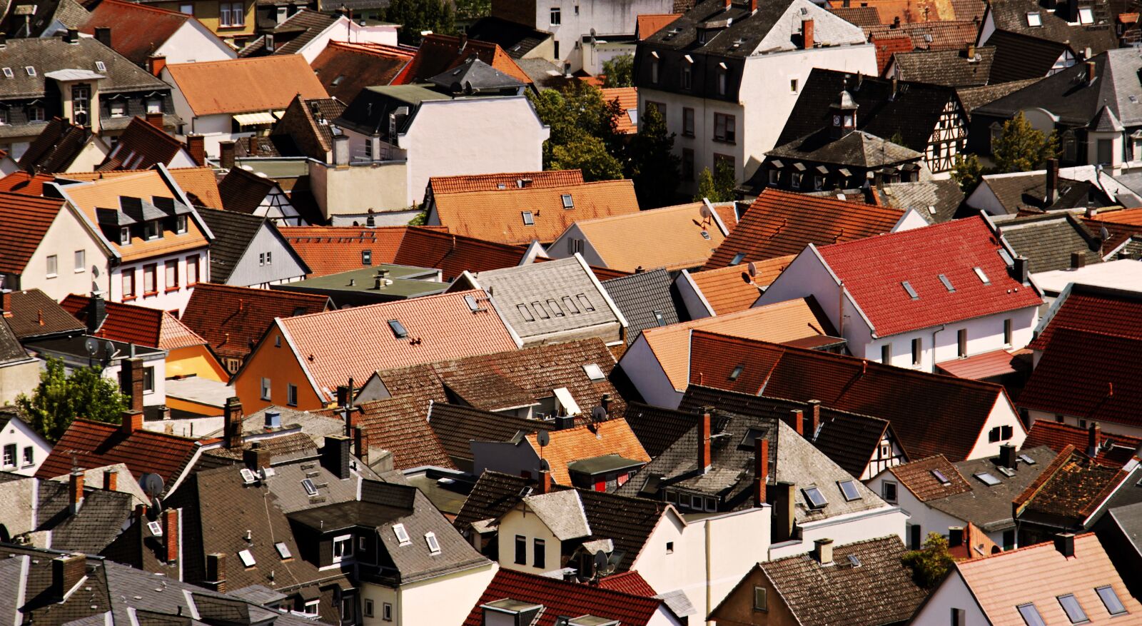 Canon EOS 100D (EOS Rebel SL1 / EOS Kiss X7) sample photo. City, roofs, house roofs photography