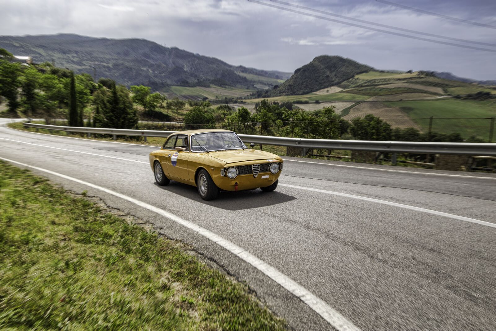 Canon EF 24-105mm F3.5-5.6 IS STM sample photo. Retro, car, yellow photography