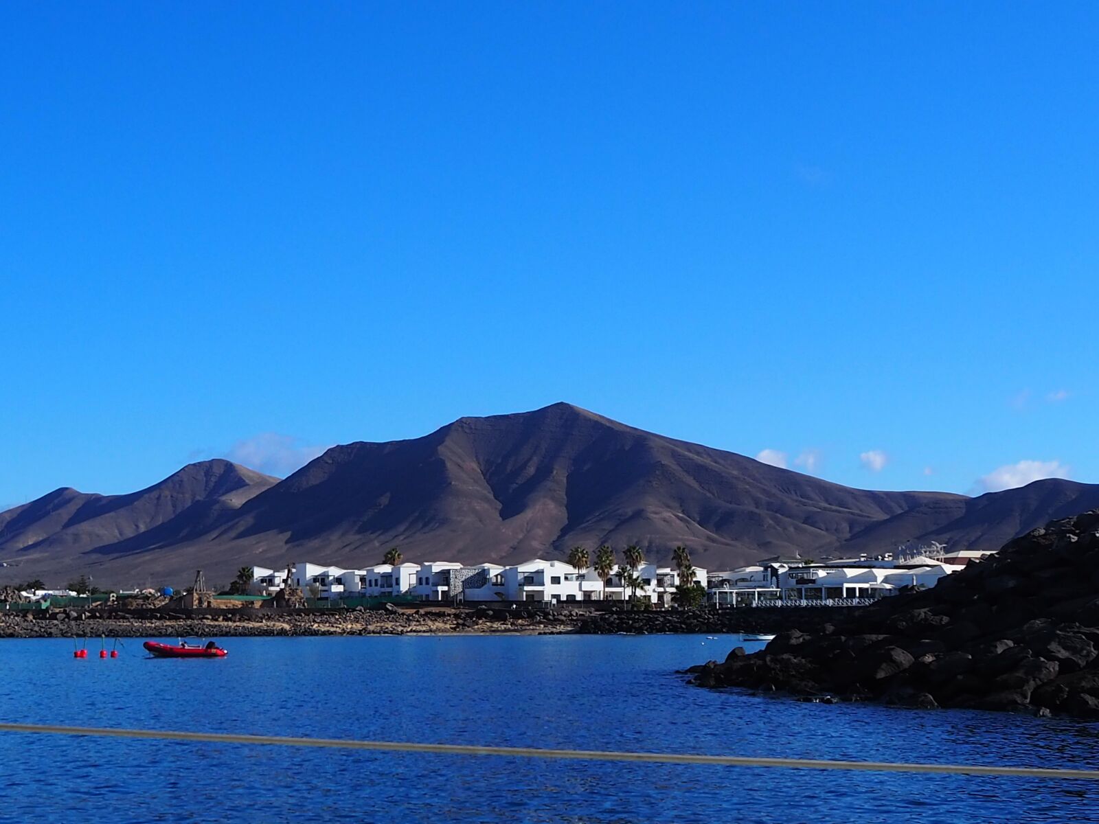 Olympus PEN E-PL9 sample photo. Lanzarote, sailboat, deck chair photography