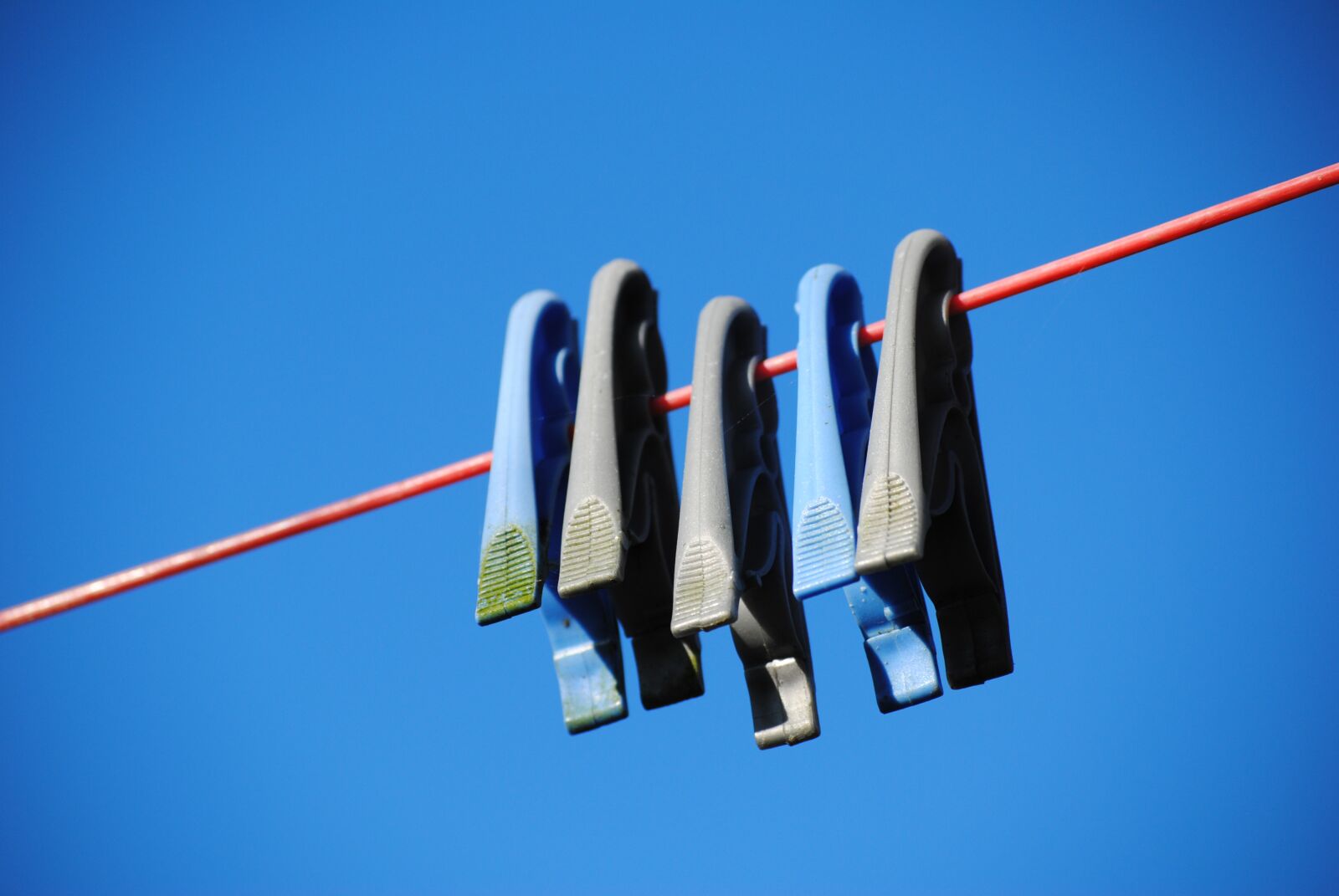 Nikon D3000 sample photo. Pegs, line, laundry photography
