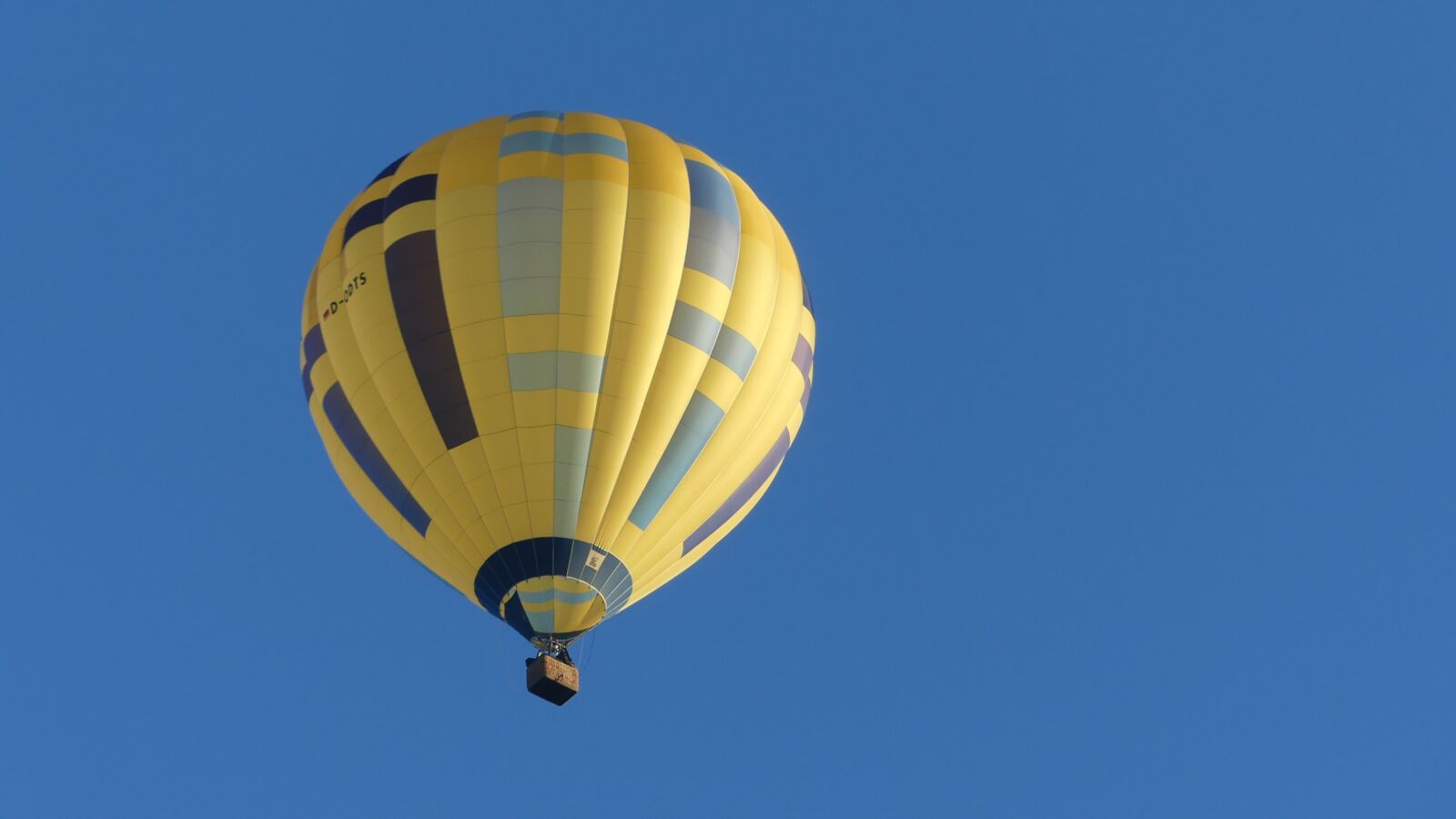 Panasonic Lumix DMC-FZ300 sample photo. Balloon, sky, air photography
