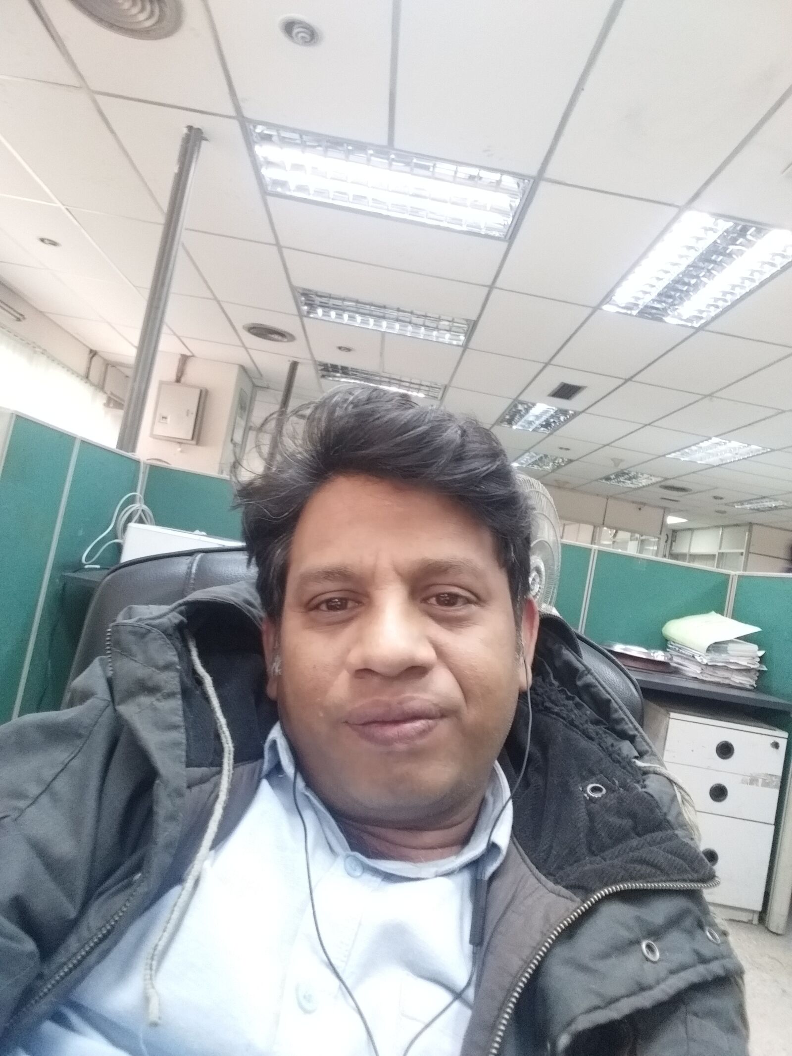 Samsung Galaxy J6+ sample photo. Office, professional, work photography