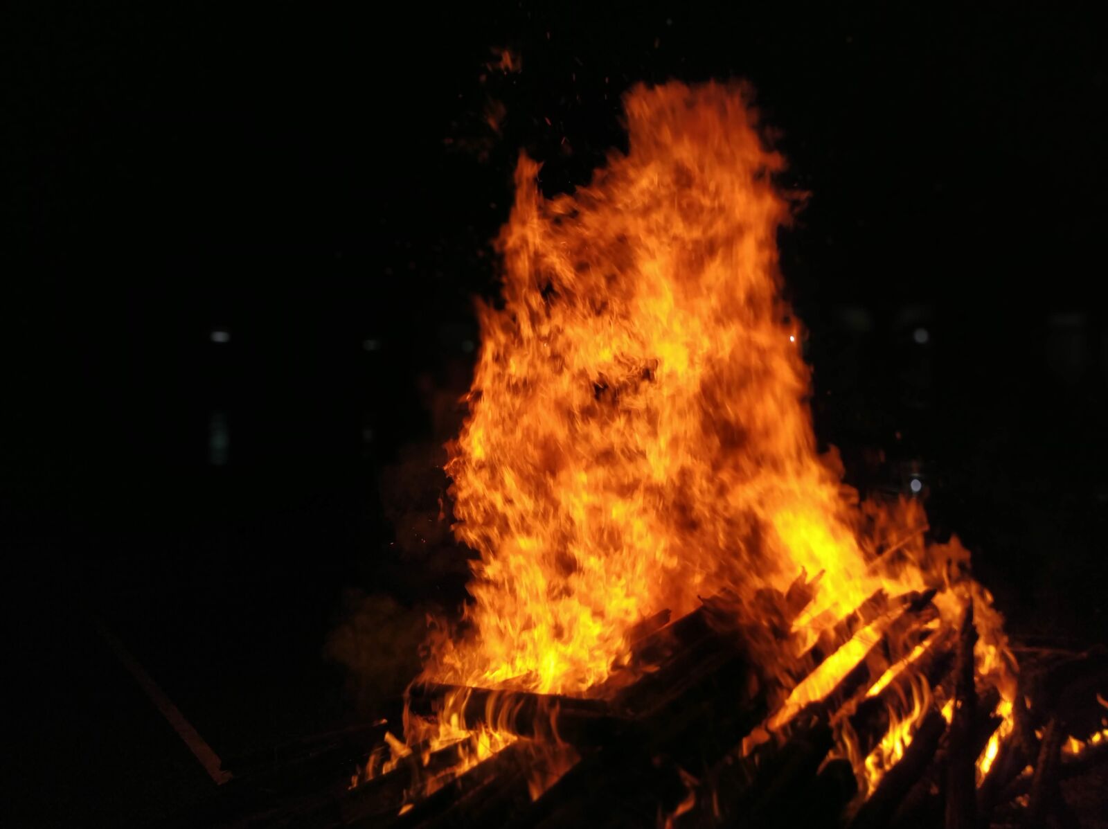 Xiaomi Mi A2 sample photo. Burn, fire, camp photography