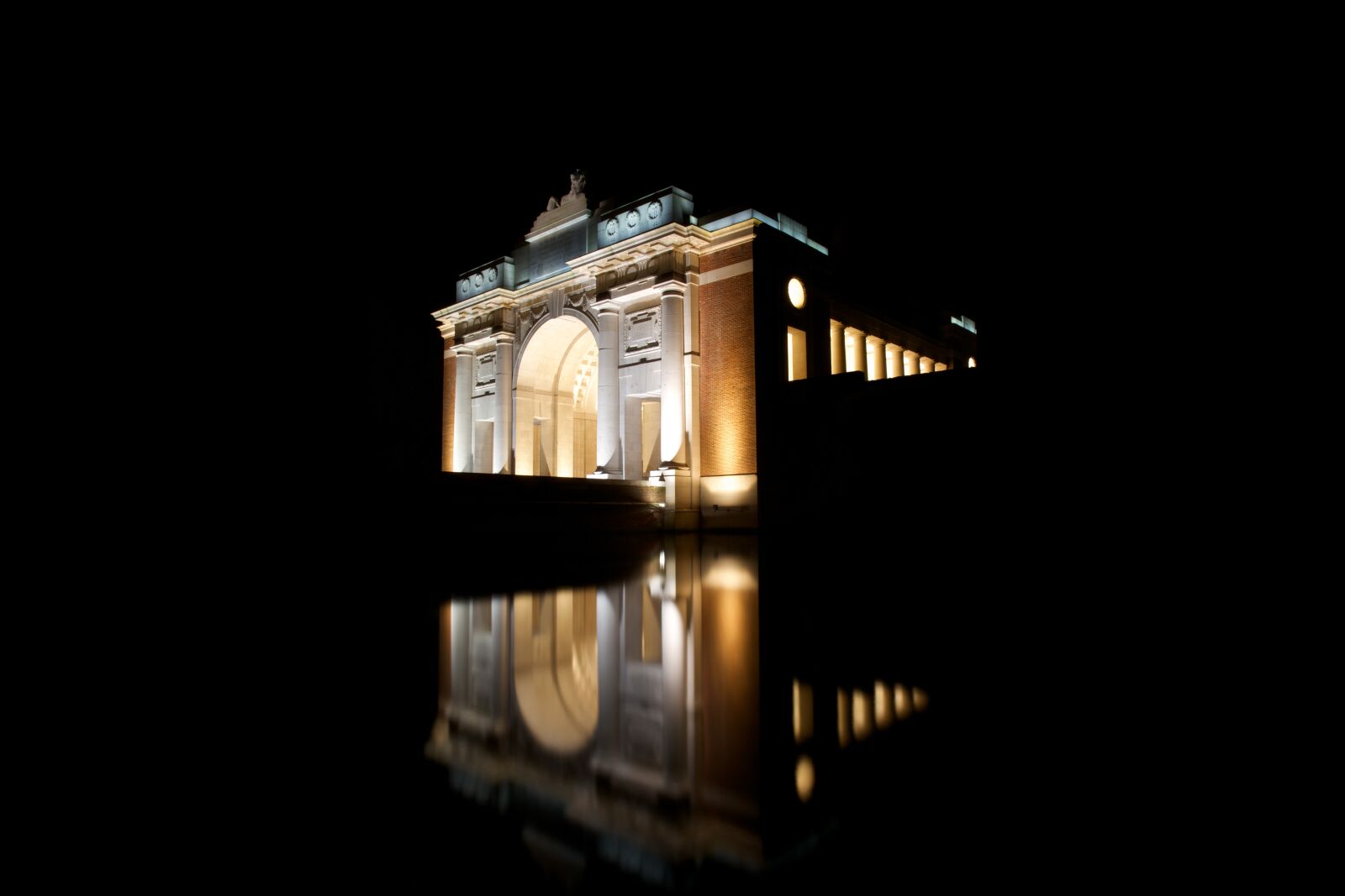 Canon EF-S 17-55mm F2.8 IS USM sample photo. Menin gate, ieper, monument photography