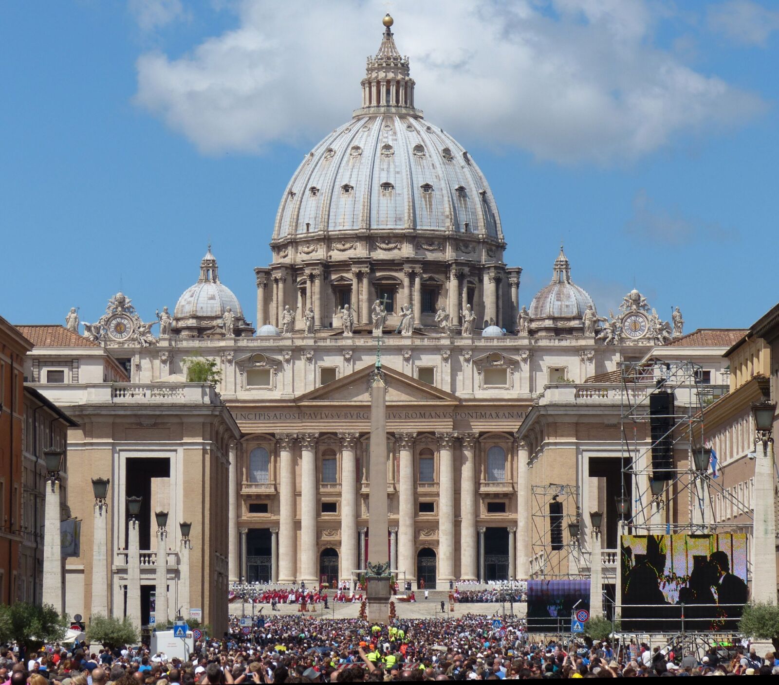 Panasonic Lumix DMC-FZ200 sample photo. St peter's basilica, building photography