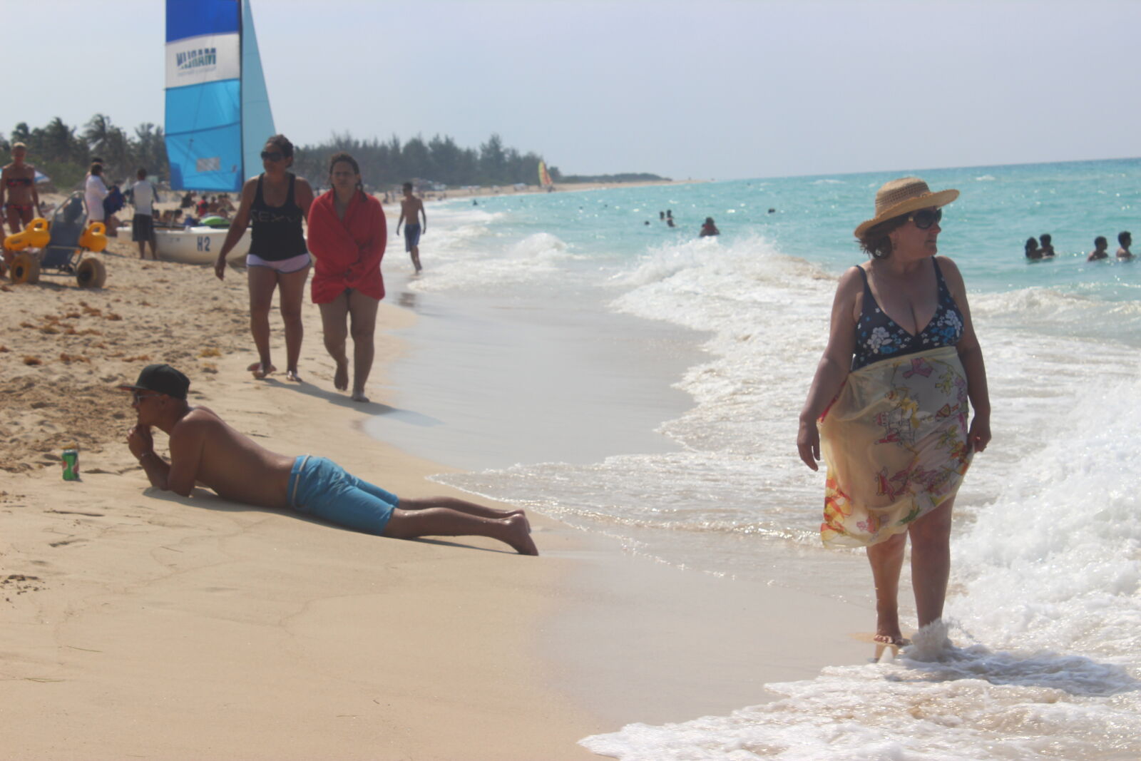 Canon EOS 600D (Rebel EOS T3i / EOS Kiss X5) sample photo. Beach, people, sun photography