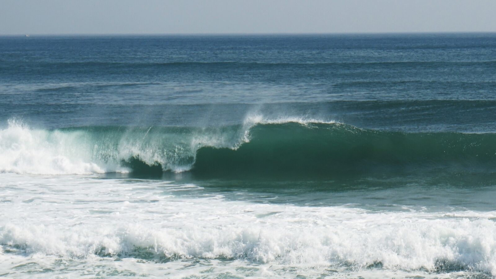 Sony Alpha a5000 (ILCE 5000) sample photo. Gangneung, sea, waves photography
