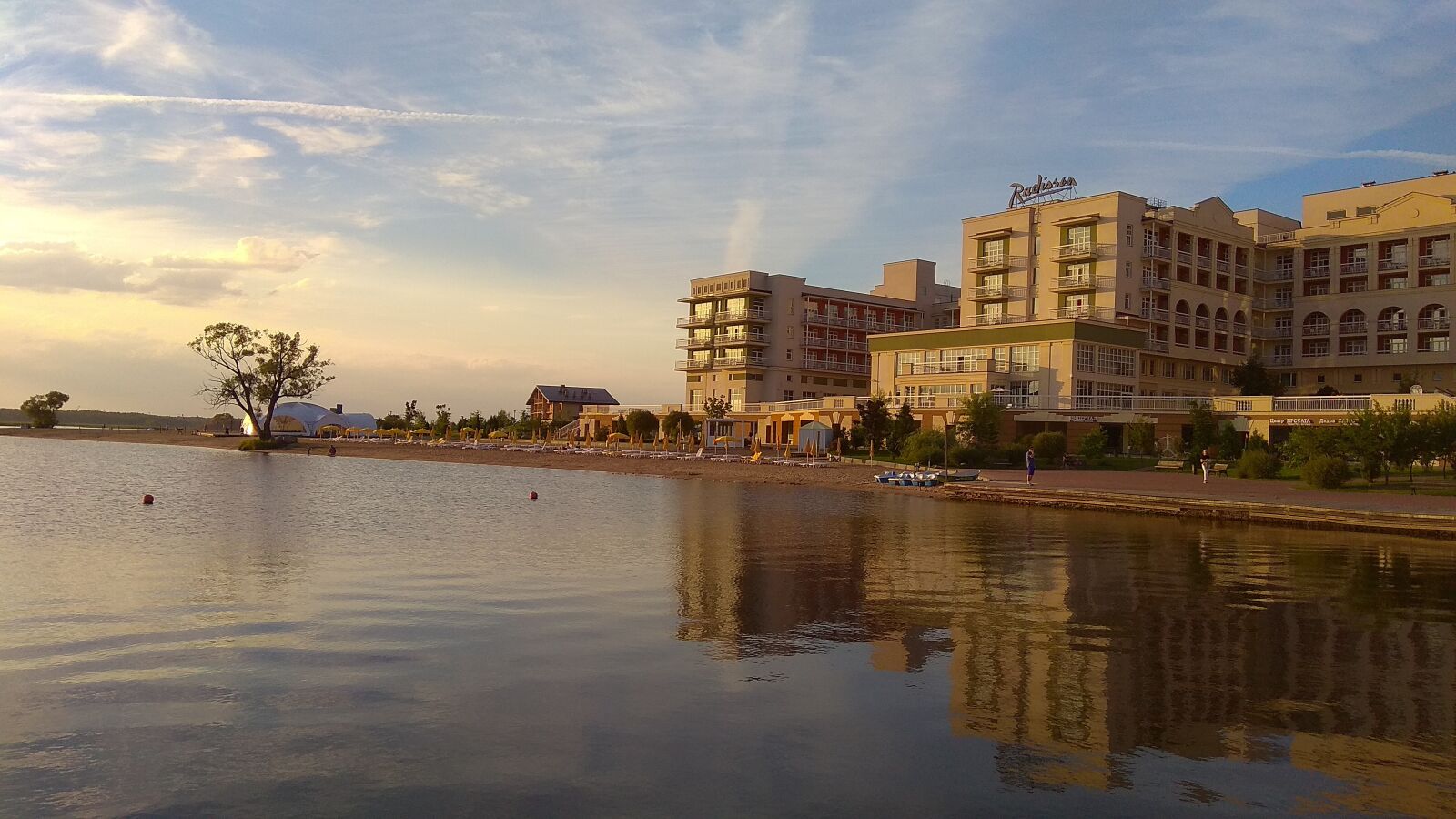 Xiaomi Redmi Note 4 sample photo. Building, river, sky photography