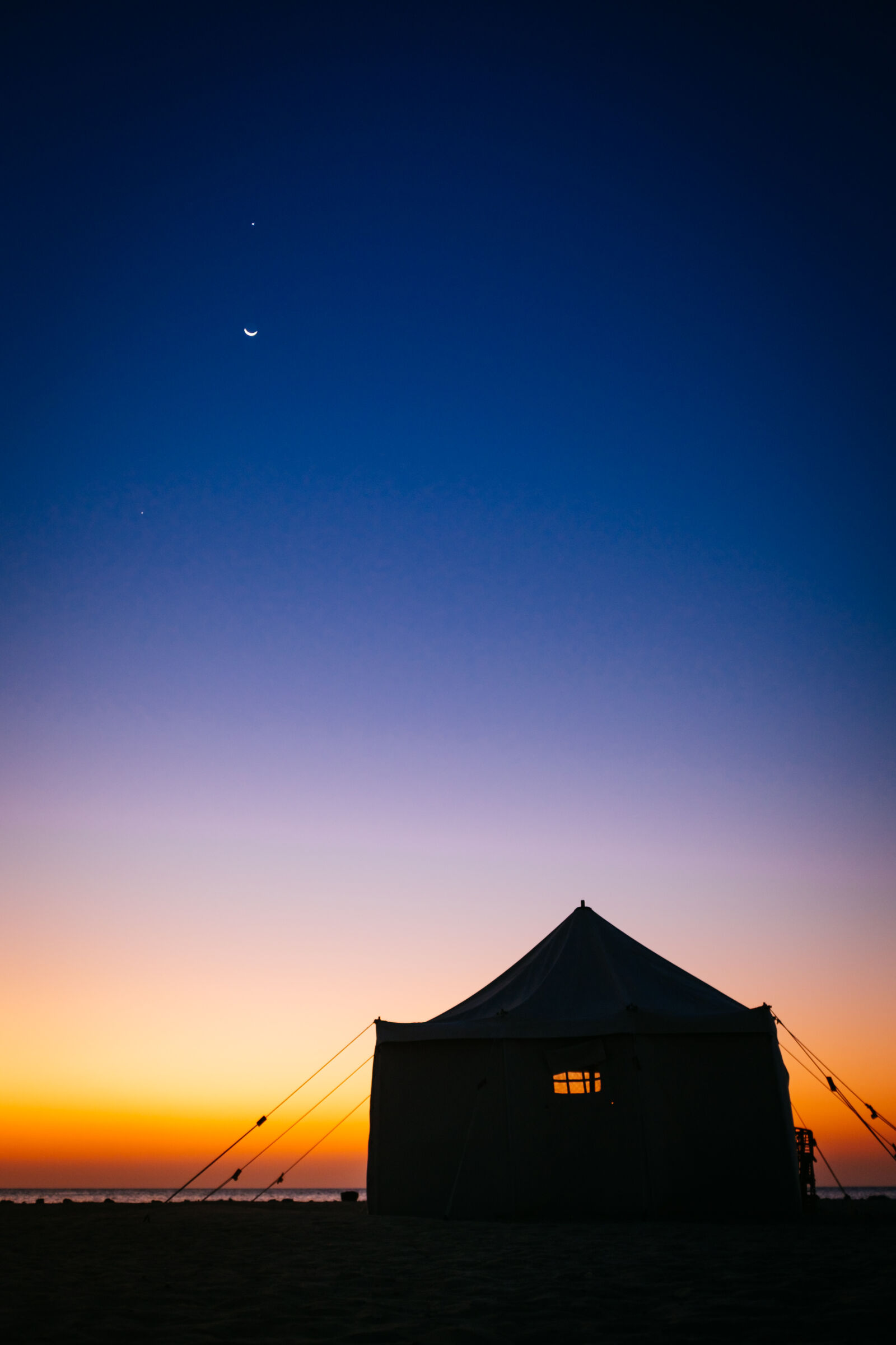 Fujifilm X100T sample photo. Camping, tent, near, sea photography