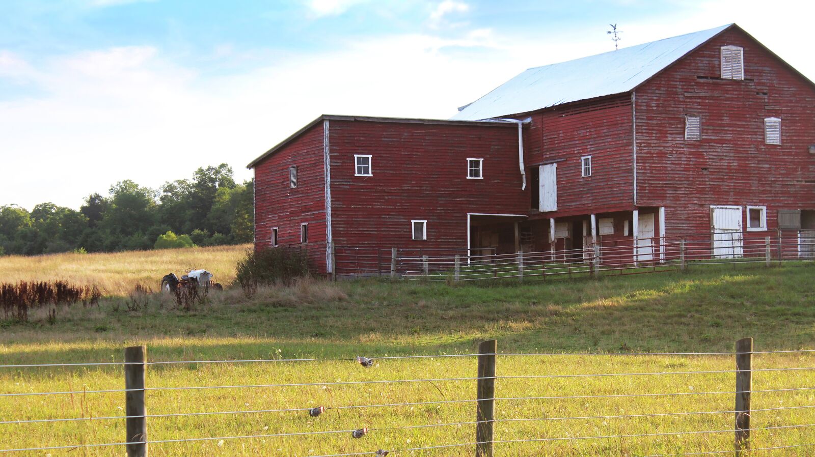 Canon EOS 600D (Rebel EOS T3i / EOS Kiss X5) sample photo. Shenandoah valley, virginia, tractor photography
