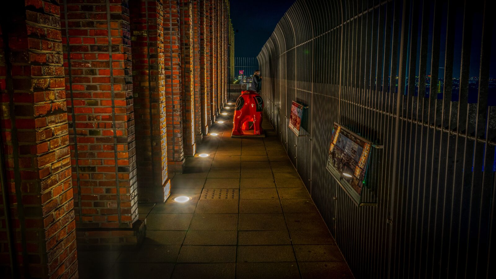 Sony a7 II + Sony FE 28-70mm F3.5-5.6 OSS sample photo. Night photograph, long exposure photography