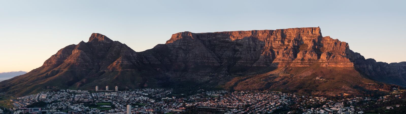 Olympus M.Zuiko Digital ED 12-100mm F4.0 IS Pro sample photo. Table mountain, devil's peak photography